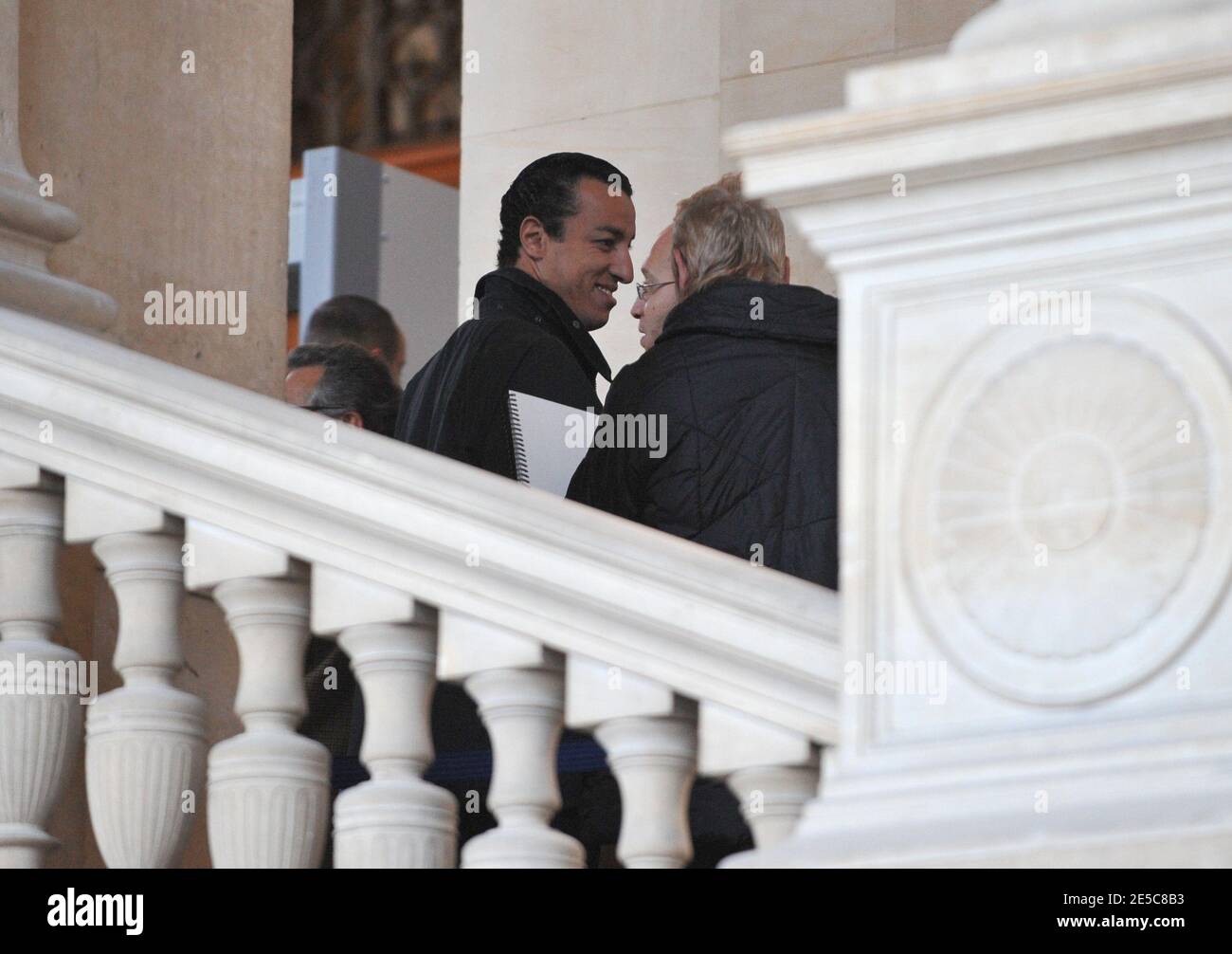 L'avocat français Karim Achoui (L) comparaît au tribunal d'assises de Paris, France, le 2 octobre 2008, le premier jour du procès d'Assem du gangster Antonio Ferrara. Achoui apparaît en complicité pour le tri de la prison de Fresnes par Ferrara en 2003. Photo de Mousse/ABACAPRESS.COM Banque D'Images L'avocat français Karim Achoui (L) comparaît au tribunal d'assises de Paris, France, le 2 octobre 2008, le premier jour du procès d'Assem du gangster Antonio Ferrara. Achoui apparaît en complicité pour le tri de la prison de Fresnes par Ferrara en 2003. Photo de Mousse/ABACAPRESS.COM Banque D'Images