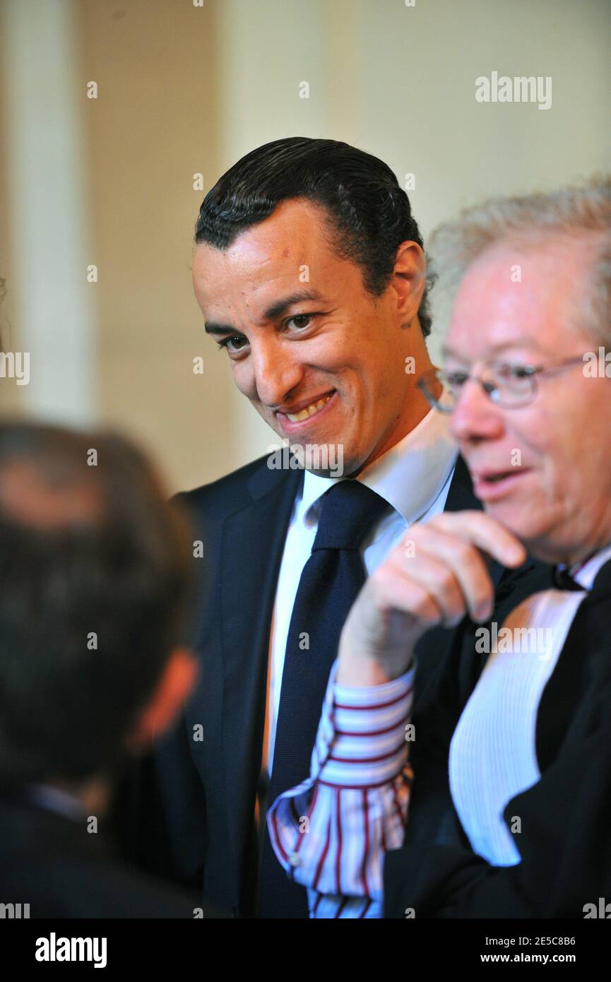 L'avocat français Karim Achoui (L) comparaît au tribunal d'assises de Paris, France, le 2 octobre 2008, le premier jour du procès d'Assem du gangster Antonio Ferrara. Achoui apparaît en complicité pour le tri de la prison de Fresnes par Ferrara en 2003. Photo de Mousse/ABACAPRESS.COM Banque D'Images L'avocat français Karim Achoui (L) comparaît au tribunal d'assises de Paris, France, le 2 octobre 2008, le premier jour du procès d'Assem du gangster Antonio Ferrara. Achoui apparaît en complicité pour le tri de la prison de Fresnes par Ferrara en 2003. Photo de Mousse/ABACAPRESS.COM Banque D'Images