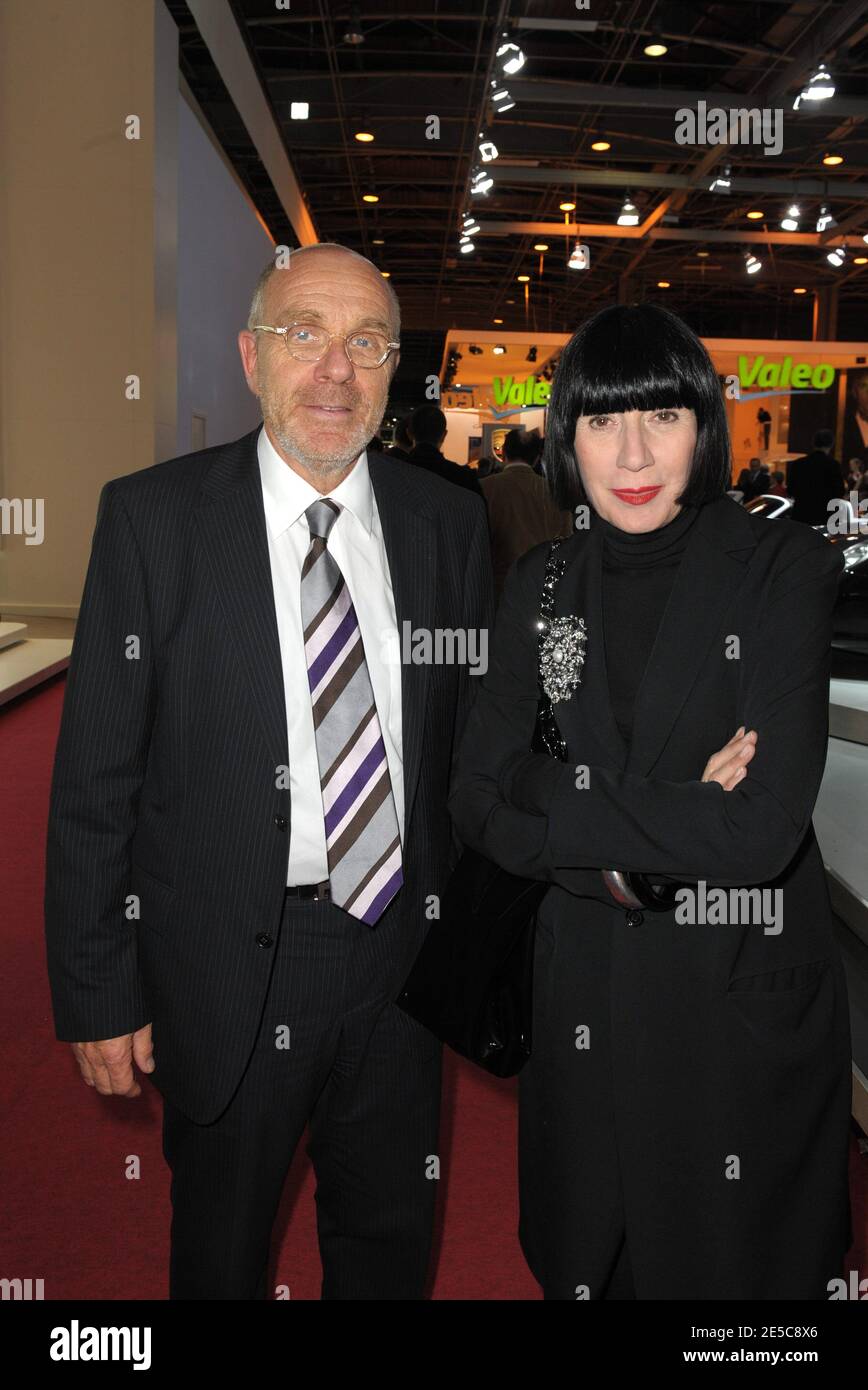 Chantal Thomass et son mari assistent au lancement du salon de l'automobile  de Paris 2008, connu sous le nom de mondial de l'automobile, qui s'est tenu  à Paris, en France, le 2