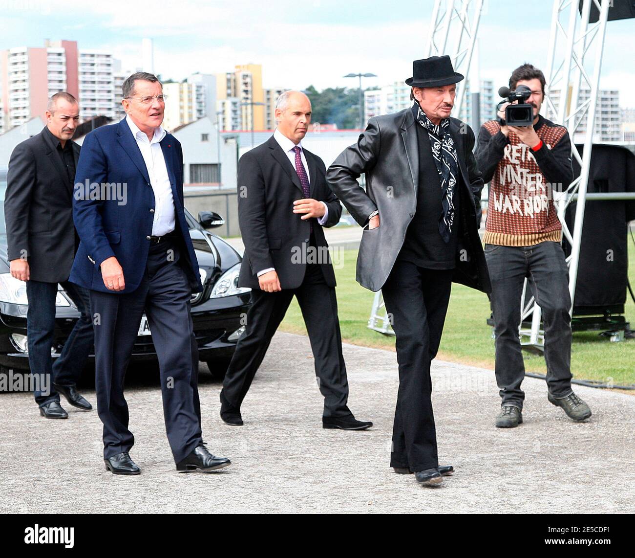 Photo du dossier : le chanteur français Johnny Hallyday inaugure la nouvelle salle de concert 'Zenith' à Saint Etienne, centre-France, le 5 octobre 2008. Johnny Hallyday, le plus grand rock star français, est mort d'un cancer du poumon, a déclaré son épouse. Il avait 74 ans. Le chanteur, véritable nom Jean-Philippe Smet, a vendu environ 100 millions de disques et a joué dans un certain nombre de films. Photo de Charly Jurine/ABACAPRESS.COM Banque D'Images