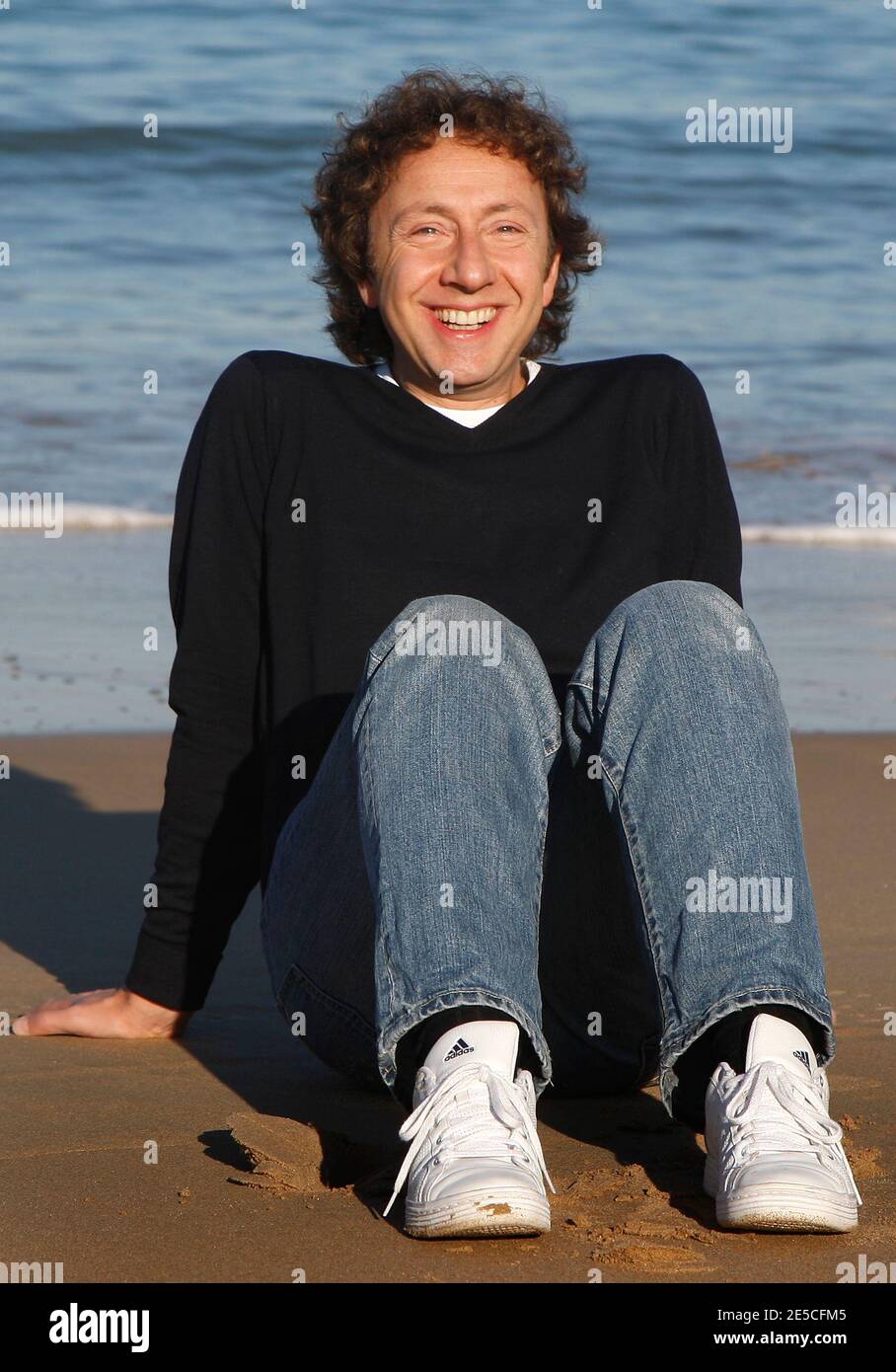 Stephane Berne pose sur la plage, lors du 13ème Festival International du film Saint-Jean-de-Luz à Saint-Jean de Luz, France, le 9 octobre 2008. Photo de Patrick Bernard/ABACAPRESS.COM Banque D'Images