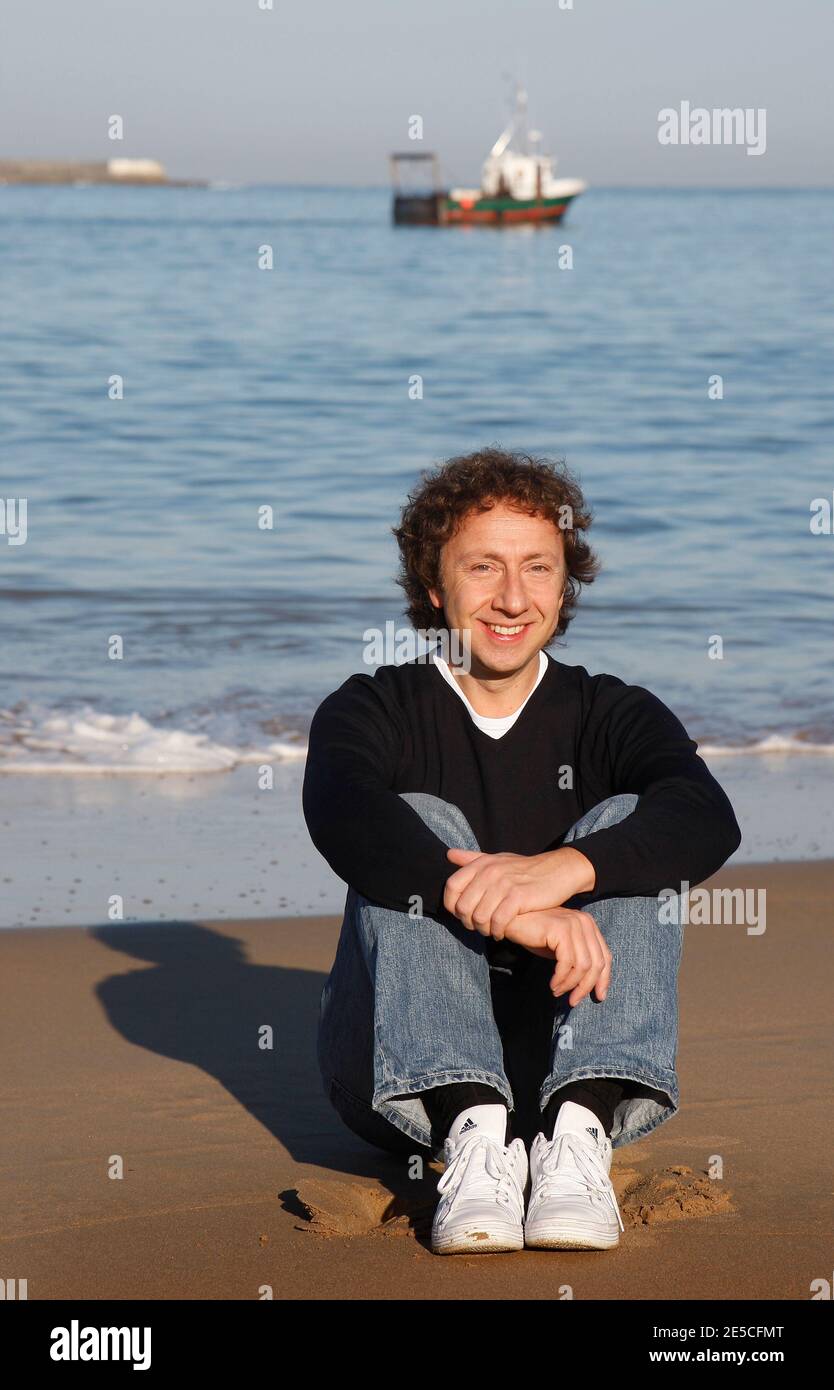Stephane Berne pose sur la plage, lors du 13ème Festival International du film Saint-Jean-de-Luz à Saint-Jean de Luz, France, le 9 octobre 2008. Photo de Patrick Bernard/ABACAPRESS.COM Banque D'Images