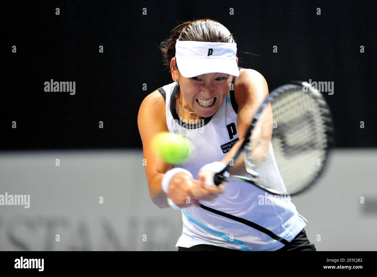 Ai Sugiyama du Japon en action lors de la partie qualifiante à l'Open de Zurich, en Suisse, le 13 octobre 2008. Photo de John C Middlebrook/Call Sport Media/Cameleon/ABACAPRESS.COM Banque D'Images