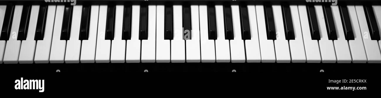 Clavier piano électronique. Gros plan des touches de piano noir et blanc Banque D'Images