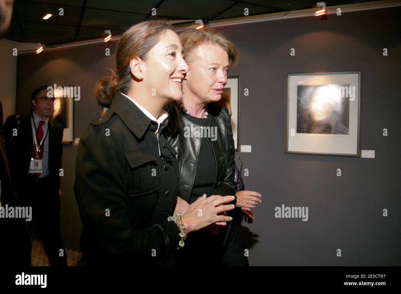 L'ancienne guérilla colombienne des FARC otage, Ingrid Betancourt franco-colombienne avec Aude Zieseniss de Thuin, fondatrice et PDG du Forum des femmes, participe à la quatrième édition de la rencontre mondiale du Forum des femmes au centre international de Deauville, en Normandie, en France, du 16 au 18 octobre 2008. Photo par ABACAPRESS.COM Banque D'Images