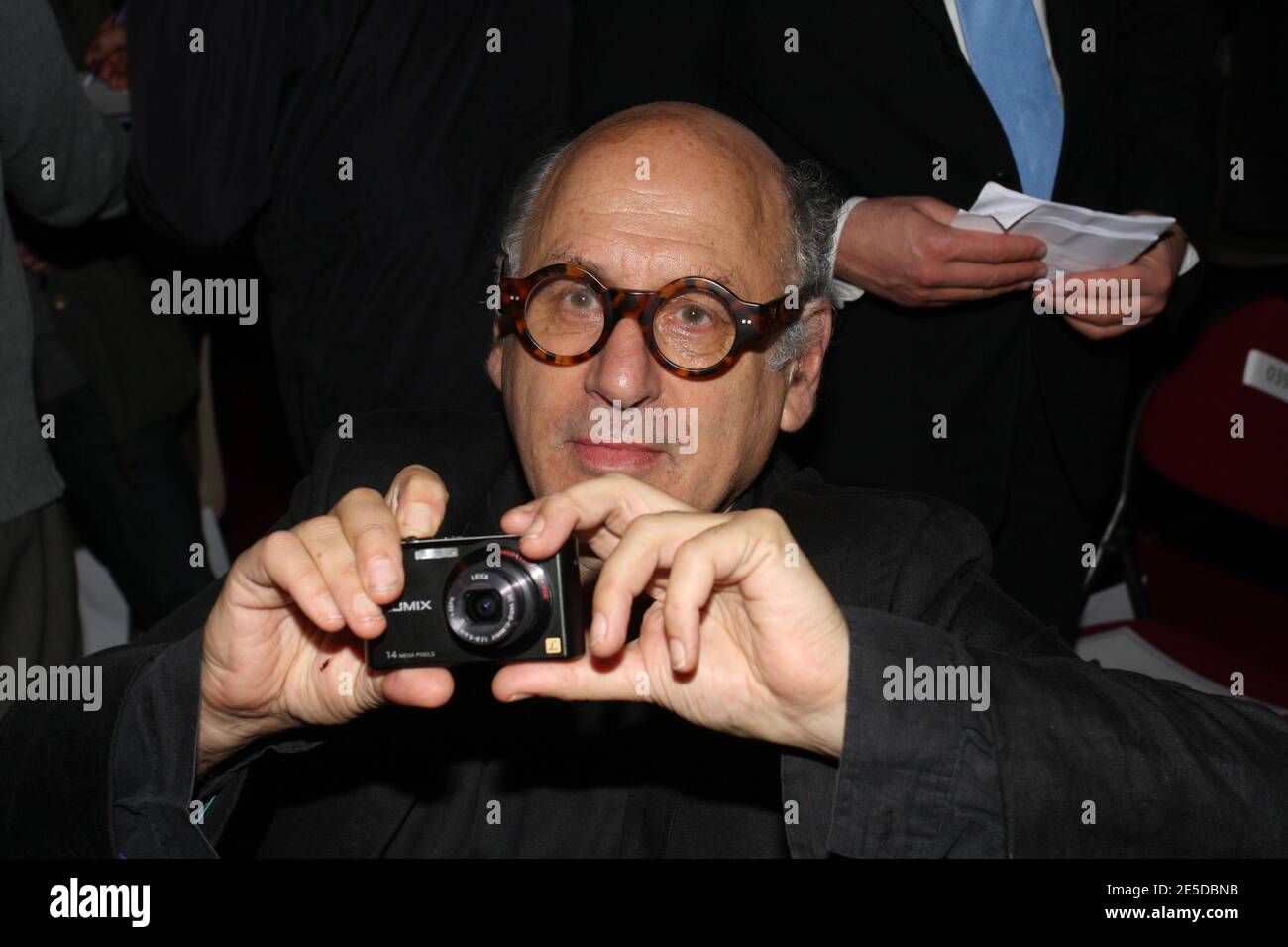 Le célèbre compositeur britannique Michael Nyman assiste à la cérémonie de clôture du 9e Festival international de musique et de cinéma à Auxerre, en France, le 15 novembre 2008. Photo de Benoit Pinguet/ABACAPRESS.COM Banque D'Images