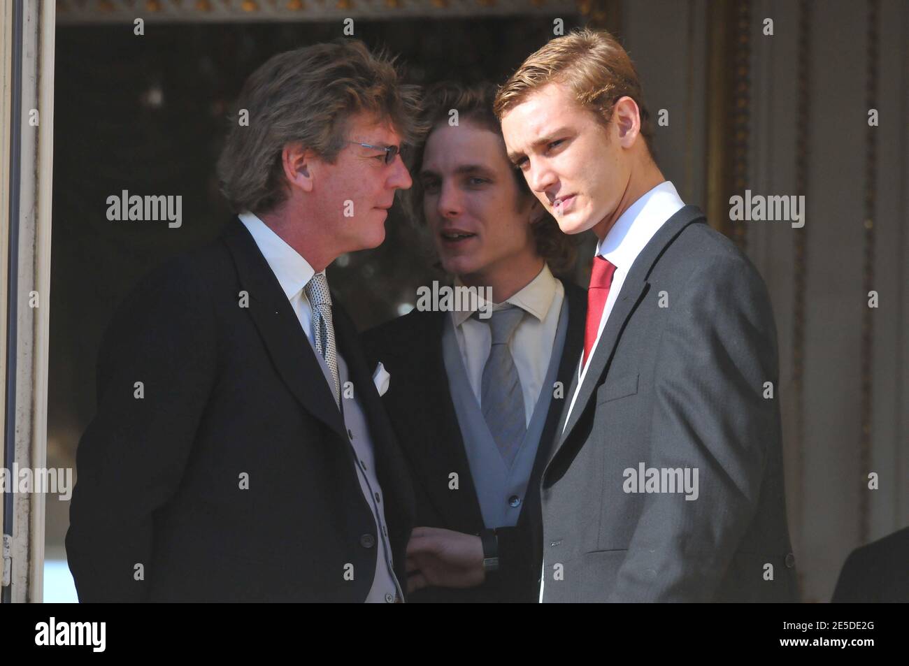 Ernst-August de Hanovre, Andrea Casiraghi, Pierre Casiraghi participant, depuis le balcon du Palais, à la cérémonie de libération standard et au défilé militaire sur la place du Palais à Monaco dans le cadre des cérémonies de la fête nationale du 19 novembre 2008. Photo de Nebinger-Orban/ABACAPRESS.COM Banque D'Images