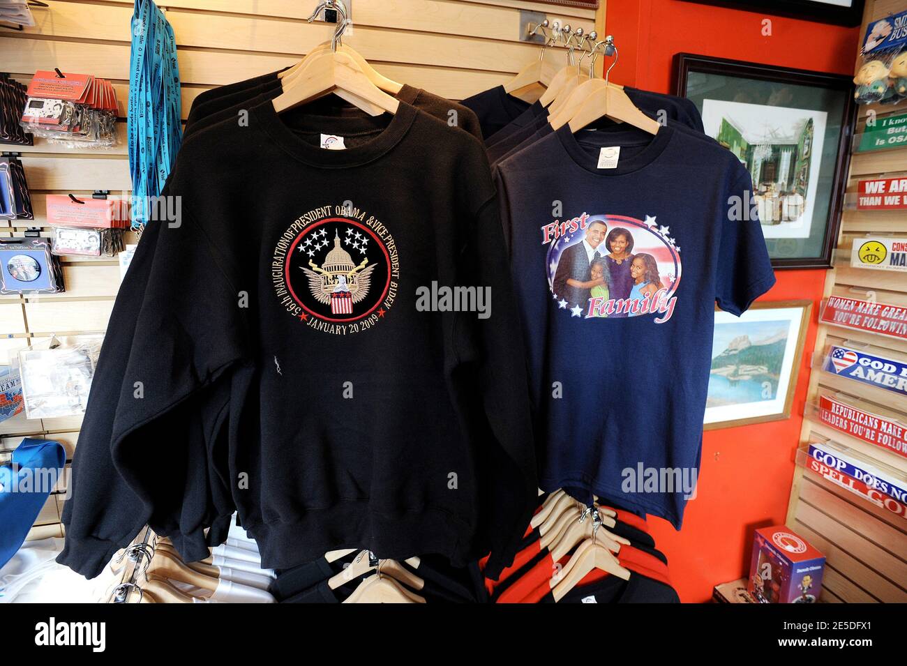 Toutes sortes de souvenirs d'Obama peuvent être trouvés en vente dans les magasins avant son inauguration, à Washington, DC, Etats-Unis le 20 novembre 2008. Photo par Olivier Douliery/ABACAPRESS.COM Banque D'Images