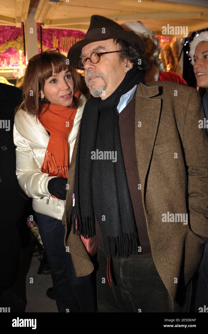 Victoria Abril et Jean-Michel rives assistent à l'ouverture du marché de Noël sur les champs-Elysées à Paris, France, le 26 novembre 2008. Photo de Giancarlo Gorassini/ABACAPRESS.COM Banque D'Images