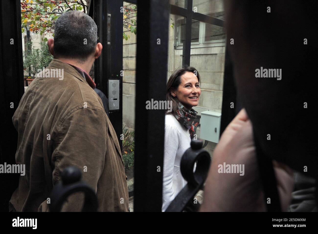 Segolene Royal, candidate à la présidence socialiste qui a échoué, arrive au siège du Parti socialiste pour une rencontre avec Martine Aubry, première secrétaire du Parti socialiste nouvellement élu, à Paris, en France, le 29 novembre 2008. Photo de Mousse/ABACAPRESS.COM Banque D'Images