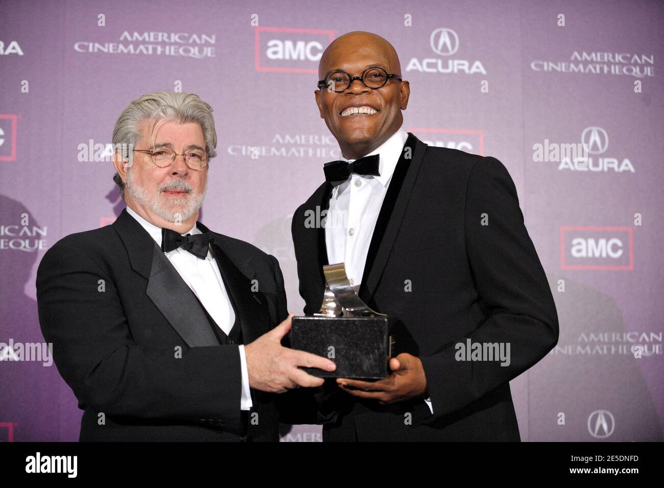 George Lucas (L) et Samuel L. Jackson au 23e Prix annuel de la Cinémathèque américaine, à Los Angeles, CA, États-Unis, le 1er décembre 2008. Photo de Lionel Hahn/ABACAUSA.COM Banque D'Images