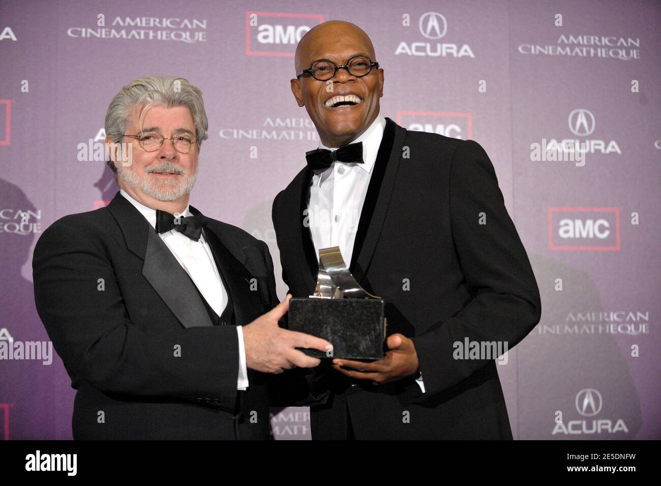 George Lucas (L) et Samuel L. Jackson au 23e Prix annuel de la Cinémathèque américaine, à Los Angeles, CA, États-Unis, le 1er décembre 2008. Photo de Lionel Hahn/ABACAUSA.COM Banque D'Images