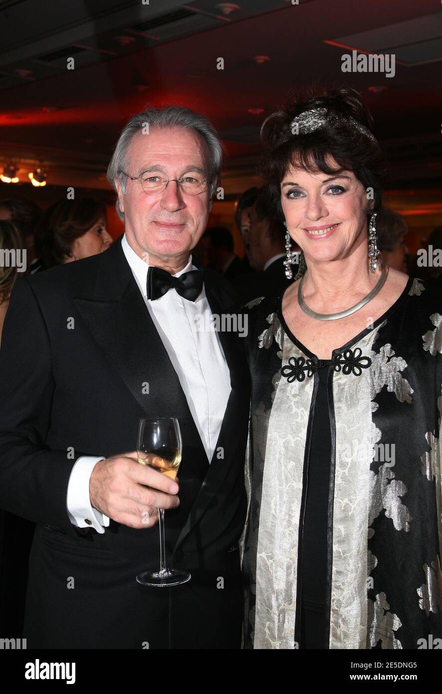 Acteurs Anny Duperey et Bernard le Coq participant au "Prix Grand Siecle Laurent Perrier", qui s'est tenu au Pavillon d'Armenonville à Paris, France, le 1er décembre 2008. Photo de Denis Guignenbourg/ABACAPRESS.COM Banque D'Images