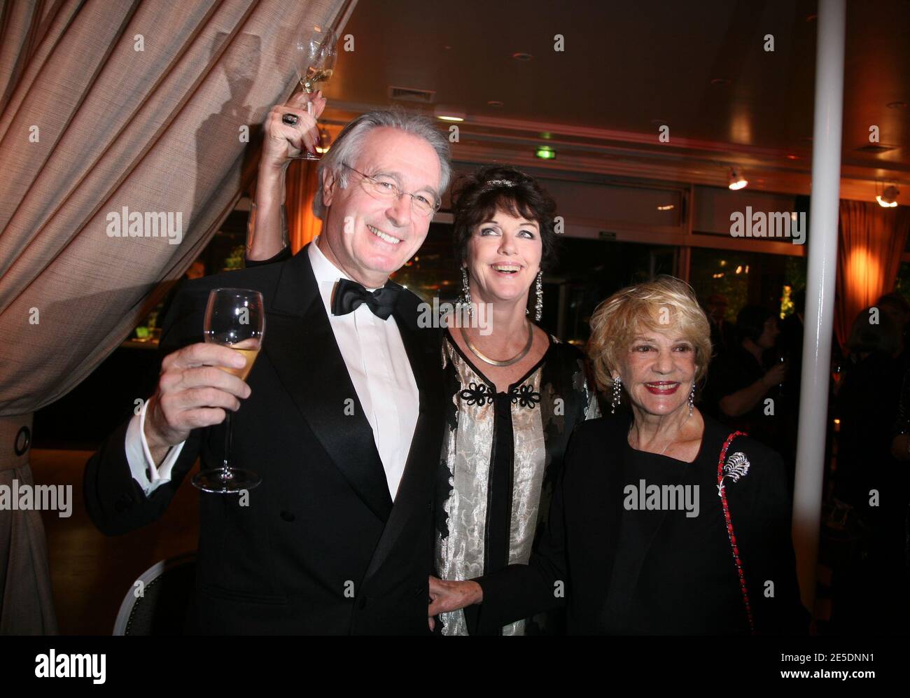 Bernard le Coq, Anny Duperey et Jeanne Moreau, assistant au "Prix Grand Siecle Laurent Perrier", qui s'est tenu au Pavillon d'Armenonville à Paris, France, le 1er décembre 2008. Photo de Denis Guignenbourg/ABACAPRESS.COM Banque D'Images