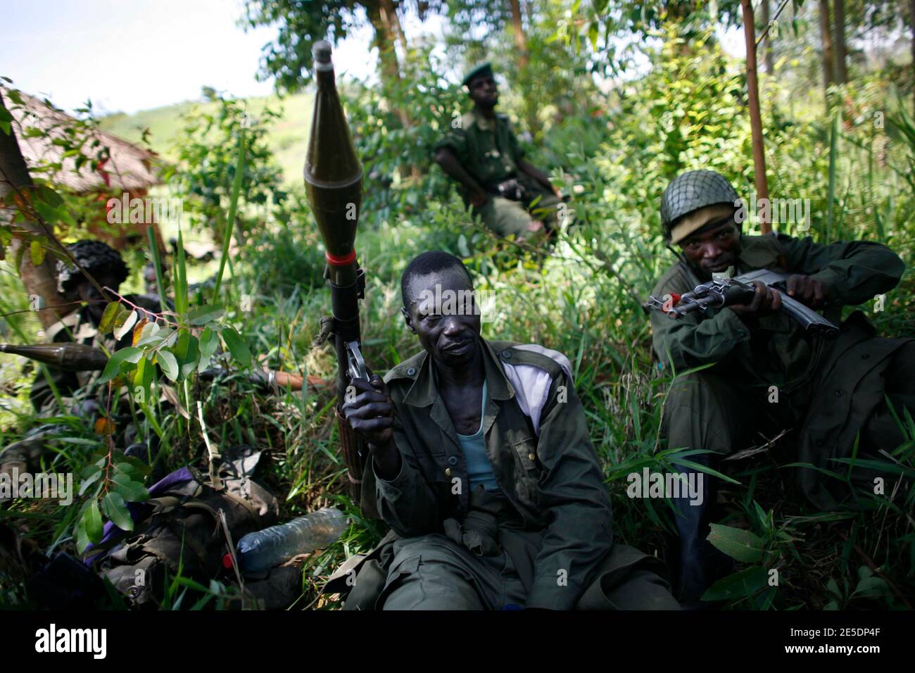 Au nord de Goma, des troupes des Forces armées de la République démocratique du Congo (FARDC) sont en mesure de lutter contre les rebelles des Congres National pour la Défense du Peuple (CNDP) et les rebelles Maï-Maï, à Kayabayanga, RDC, le 20 novembre 2008. Photo de Corentin Fohlen/ABACAPRESS.COM Banque D'Images