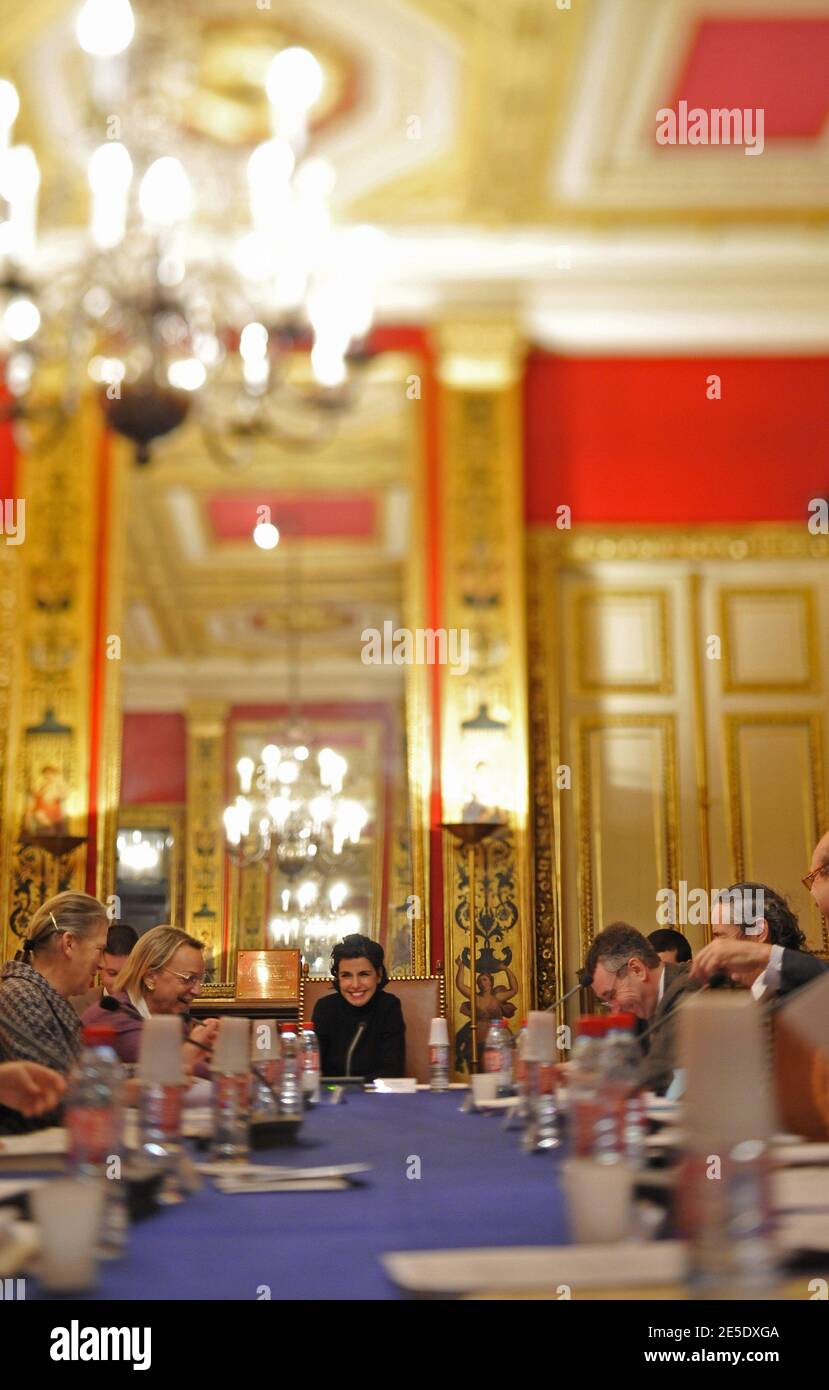 Rachida Dati préside le conseil municipal du sept arrondissement de Paris, à Paris, en France, le 9 décembre 2008. Photo de Christophe Guibbbaud/ ABACAPRESS.COM Banque D'Images