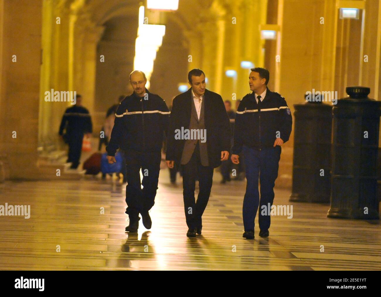 Karim Achoui arrivant au tribunal d'Assem pour le verdict du procès de Ferrera. L'avocat Karim Achoui a été condamné à sept ans de prison pour complicité de complicité dans la séparation d'Antonio Ferrera de la prison de Fresnes en 2003. Paris, France, le 14 décembre 2008. Photo de Mousse/ABACAPRESS.COM Banque D'Images Karim Achoui arrivant au tribunal d'Assem pour le verdict du procès de Ferrera. L'avocat Karim Achoui a été condamné à sept ans de prison pour complicité de complicité dans la séparation d'Antonio Ferrera de la prison de Fresnes en 2003. Paris, France, le 14 décembre 2008. Photo de Mousse/ABACAPRESS.COM Banque D'Images