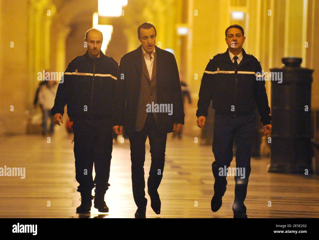 Karim Achoui arrivant au tribunal d'Assem pour le verdict du procès de Ferrera. L'avocat Karim Achoui a été condamné à sept ans de prison pour complicité de complicité dans la séparation d'Antonio Ferrera de la prison de Fresnes en 2003. Paris, France, le 14 décembre 2008. Photo de Mousse/ABACAPRESS.COM Banque D'Images Karim Achoui arrivant au tribunal d'Assem pour le verdict du procès de Ferrera. L'avocat Karim Achoui a été condamné à sept ans de prison pour complicité de complicité dans la séparation d'Antonio Ferrera de la prison de Fresnes en 2003. Paris, France, le 14 décembre 2008. Photo de Mousse/ABACAPRESS.COM Banque D'Images