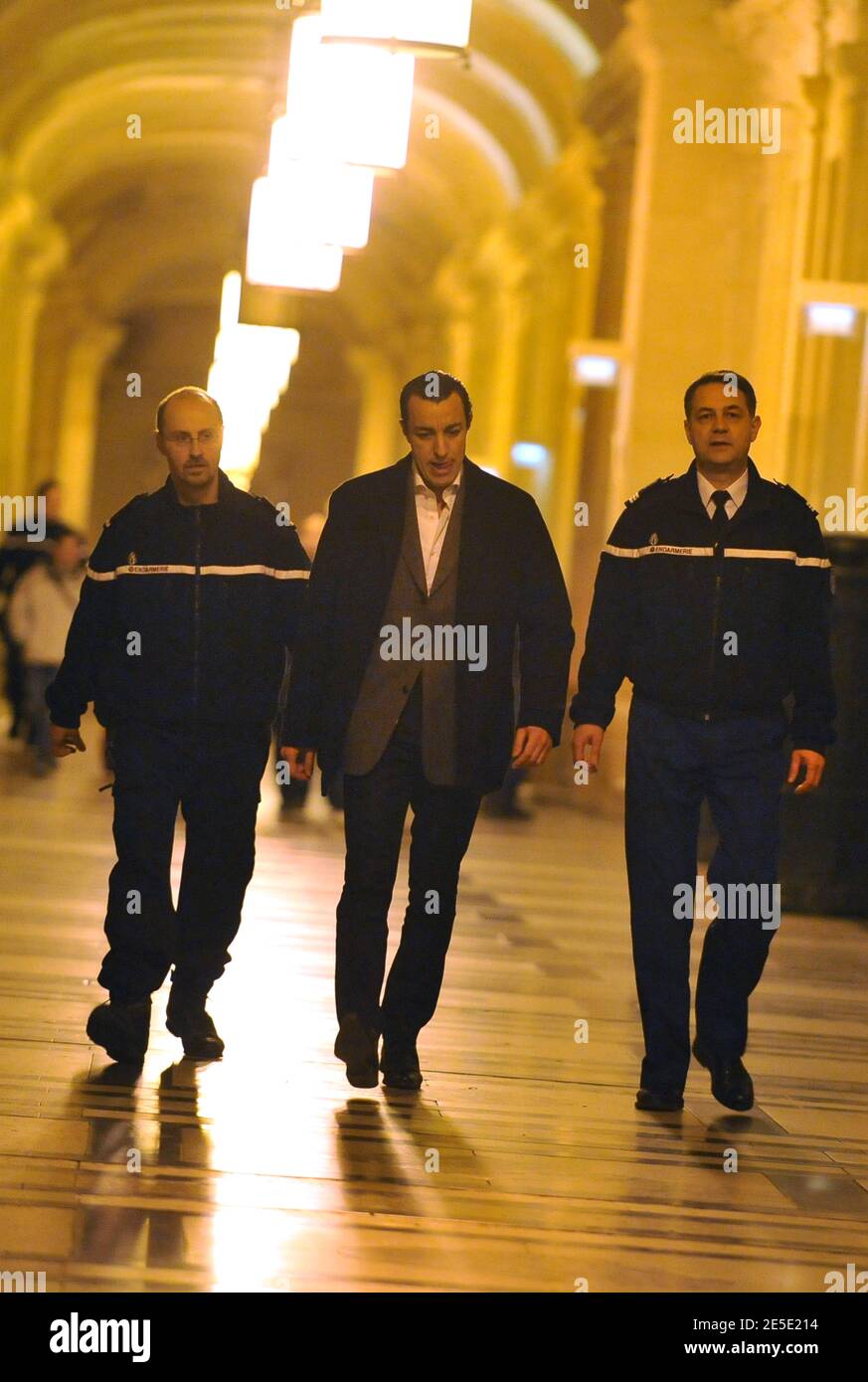 Karim Achoui arrivant au tribunal d'Assem pour le verdict du procès de Ferrera. L'avocat Karim Achoui a été condamné à sept ans de prison pour complicité de complicité dans la séparation d'Antonio Ferrera de la prison de Fresnes en 2003. Paris, France, le 14 décembre 2008. Photo de Mousse/ABACAPRESS.COM Banque D'Images Karim Achoui arrivant au tribunal d'Assem pour le verdict du procès de Ferrera. L'avocat Karim Achoui a été condamné à sept ans de prison pour complicité de complicité dans la séparation d'Antonio Ferrera de la prison de Fresnes en 2003. Paris, France, le 14 décembre 2008. Photo de Mousse/ABACAPRESS.COM Banque D'Images