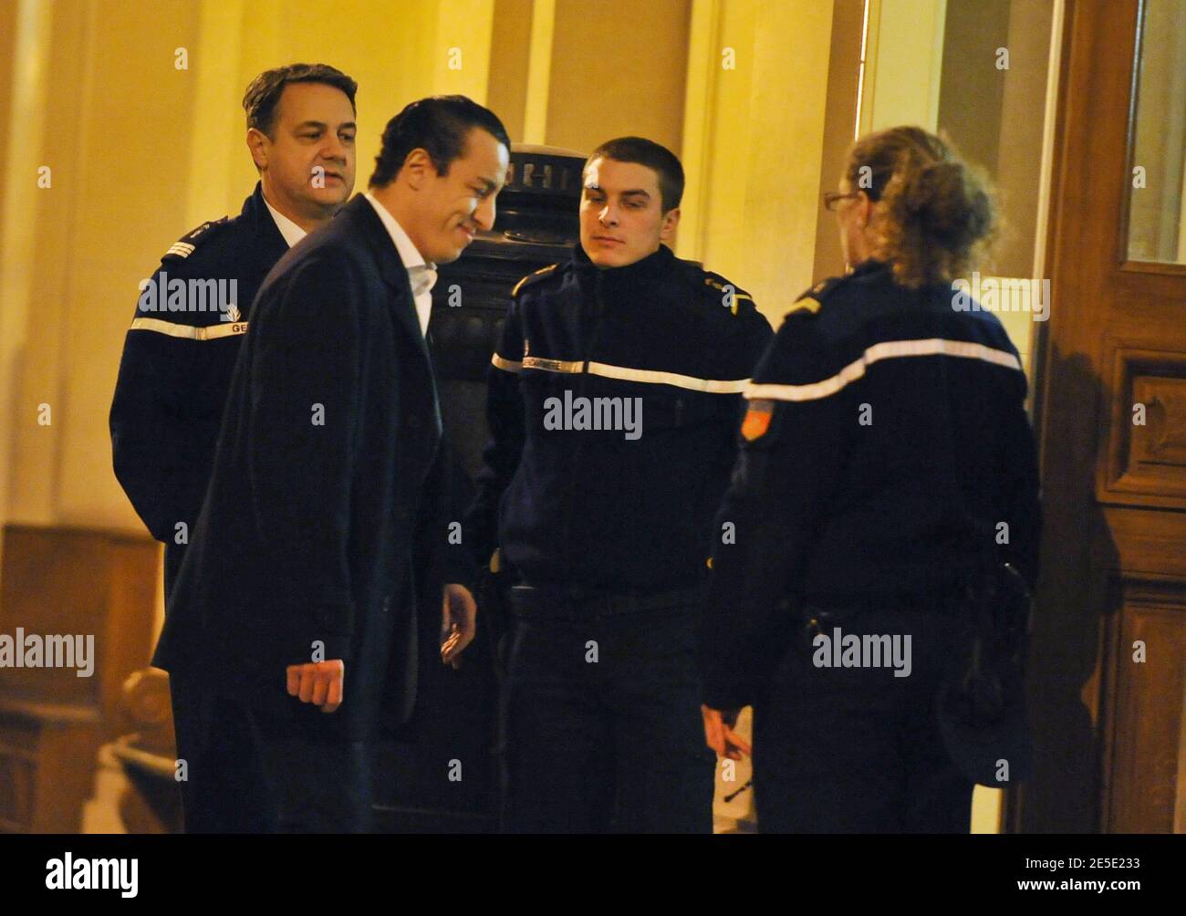 Karim Achoui arrivant au tribunal d'Assem pour le verdict du procès de Ferrera. L'avocat Karim Achoui a été condamné à sept ans de prison pour complicité de complicité dans la séparation d'Antonio Ferrera de la prison de Fresnes en 2003. Paris, France, le 14 décembre 2008. Photo de Mousse/ABACAPRESS.COM Banque D'Images Karim Achoui arrivant au tribunal d'Assem pour le verdict du procès de Ferrera. L'avocat Karim Achoui a été condamné à sept ans de prison pour complicité de complicité dans la séparation d'Antonio Ferrera de la prison de Fresnes en 2003. Paris, France, le 14 décembre 2008. Photo de Mousse/ABACAPRESS.COM Banque D'Images
