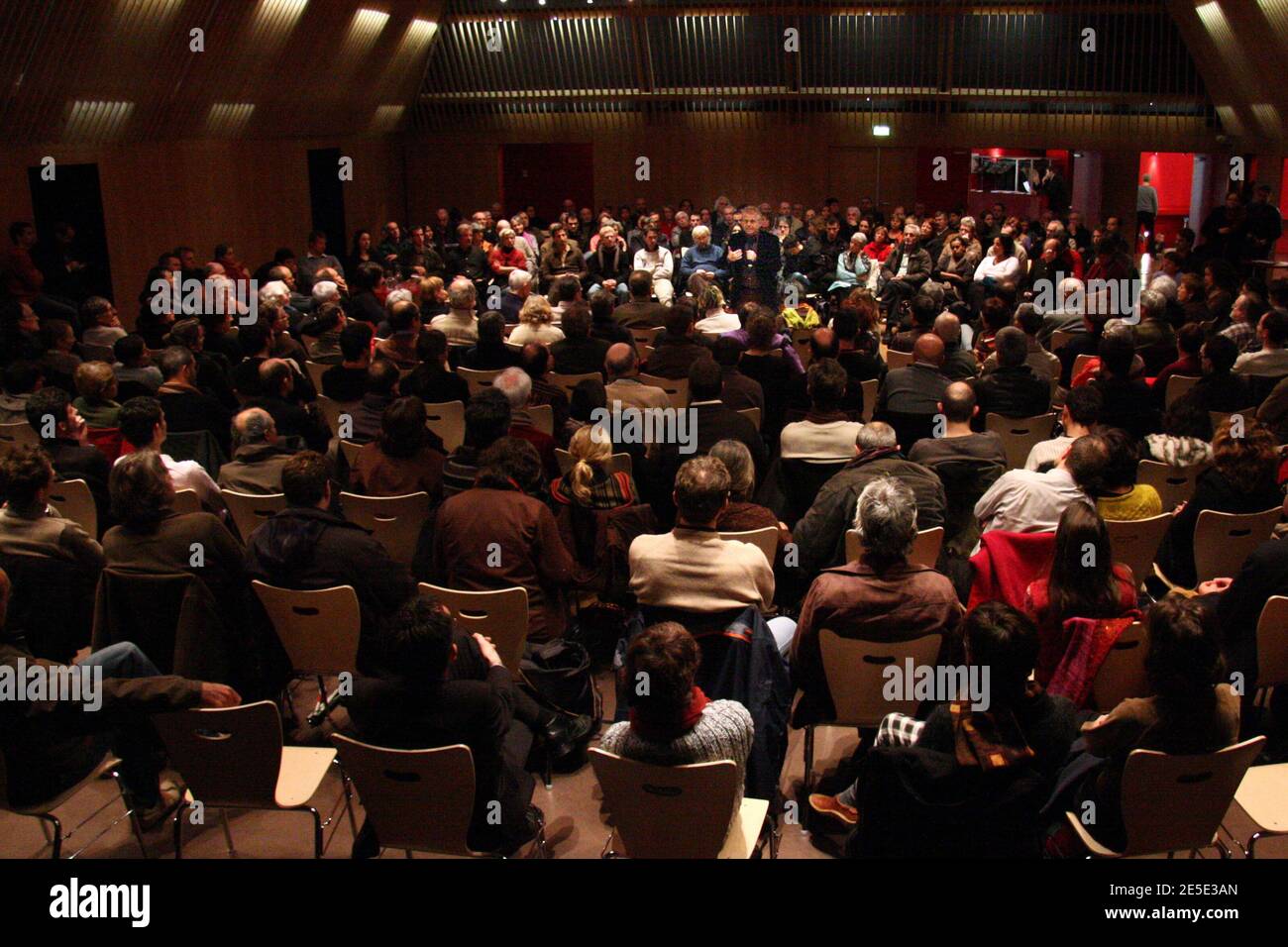 Daniel Cohn-Bendit parle lors de sa rencontre à Nantes, France, le 25 novembre 2008. Photo par Albert Finestres/Asa Pictures/ABACAPRESS.COM Banque D'Images