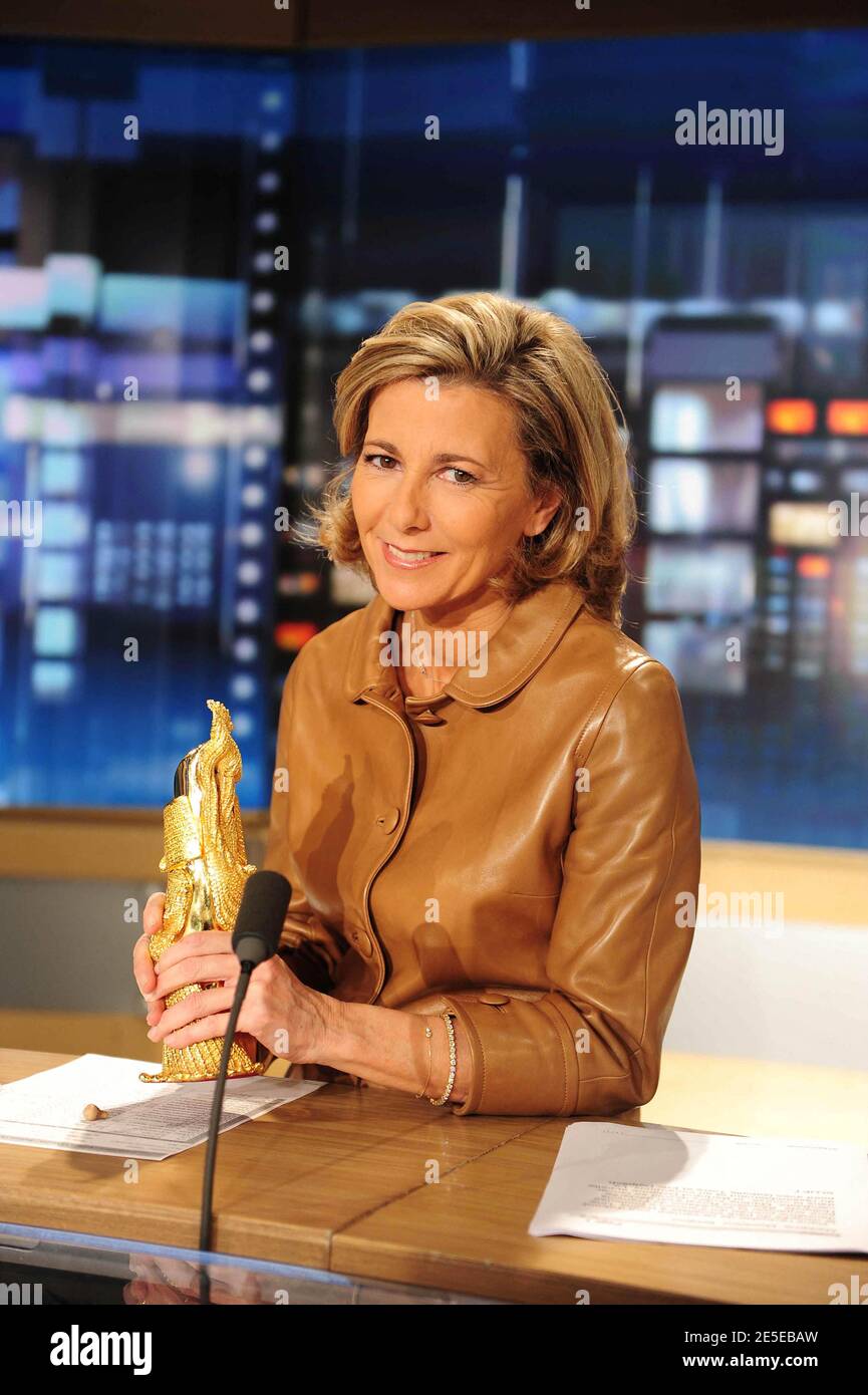 La présentatrice Claire Chazal pose à la salle de presse TF1 avec le Trophée des femmes en ou à Paris, France, le 15 novembre 2008. Photo de Max Colin/ABACAPRESS.COM Banque D'Images