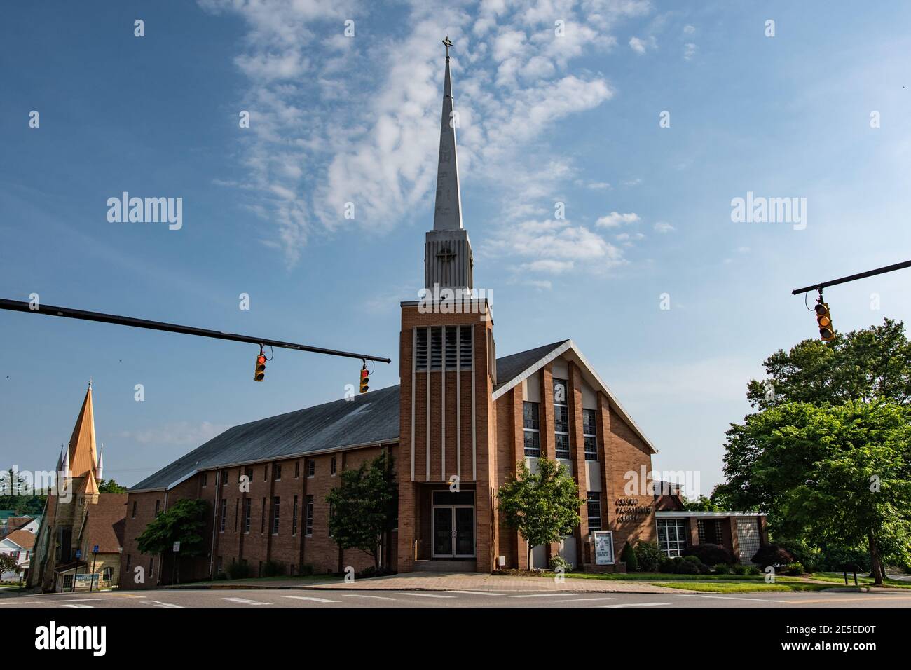 St. Clairsville, Ohio/USA-7 juin 2018 : Calvary Presbyterian Church, sur main Street, dans la ville historique de St. Clairsville. Banque D'Images