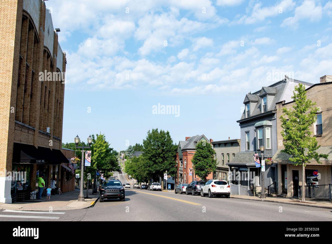 St. Clairsville, Ohio/USA-7 juin 2018 : centre-ville historique de St. Clairsville un arrêt sur la route nationale originale. Banque D'Images