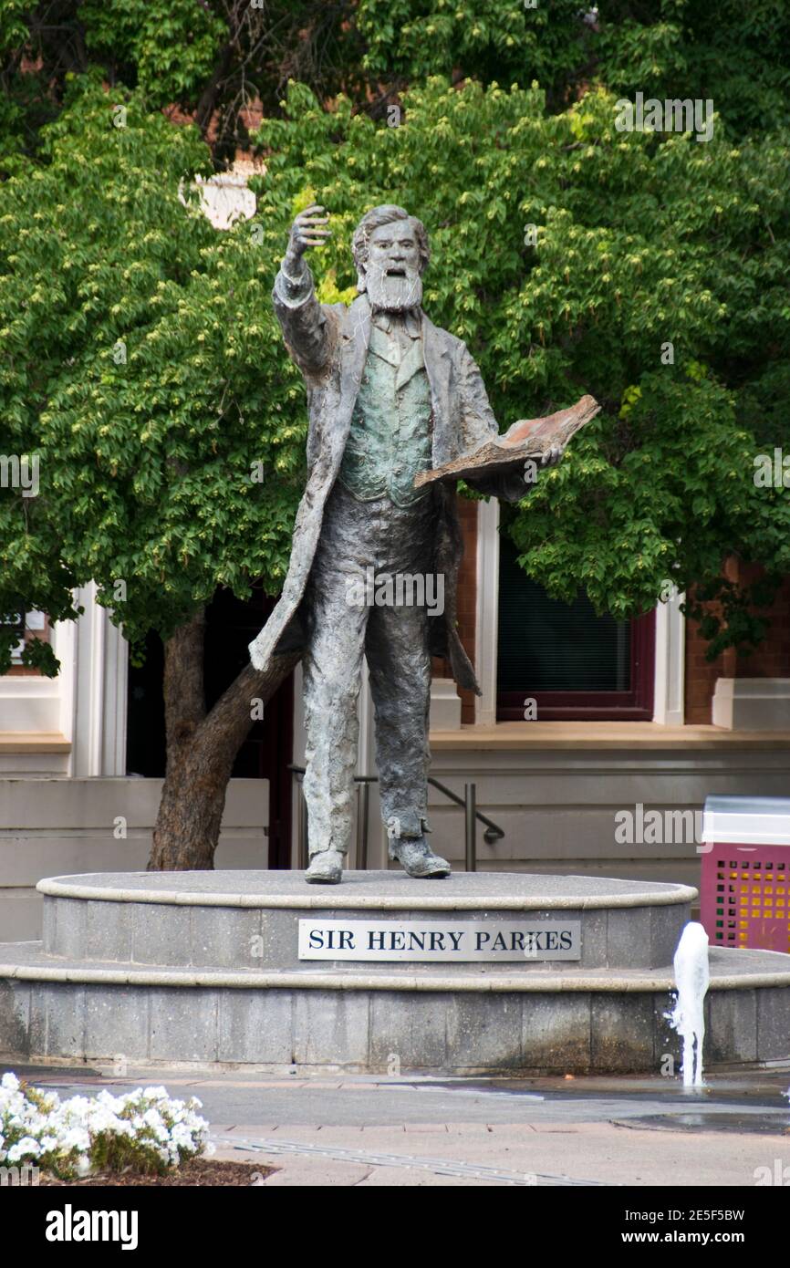 Une statue de Sir Henry Parkes, premier ministre de la colonie de la Nouvelle-Galles du Sud, connu sous le nom de « Père de la fédération », à Parkes, Nouvelle-Galles du Sud, Australie. Banque D'Images