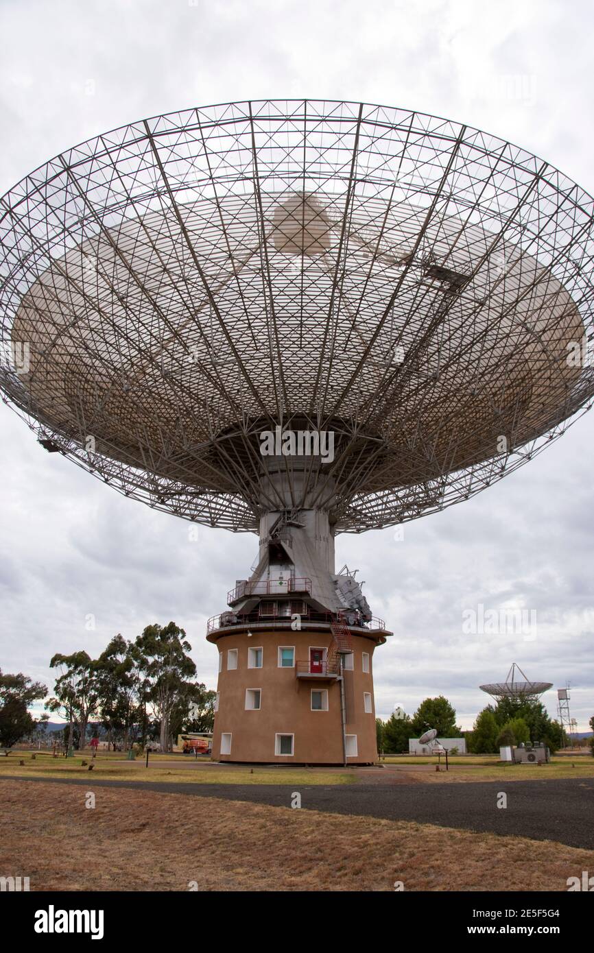 L'Observatoire de Parkes, un observatoire radiotélescope près de Parkes, Nouvelle-Galles du Sud, Australie, célèbre dans le film « The Dish ». Banque D'Images