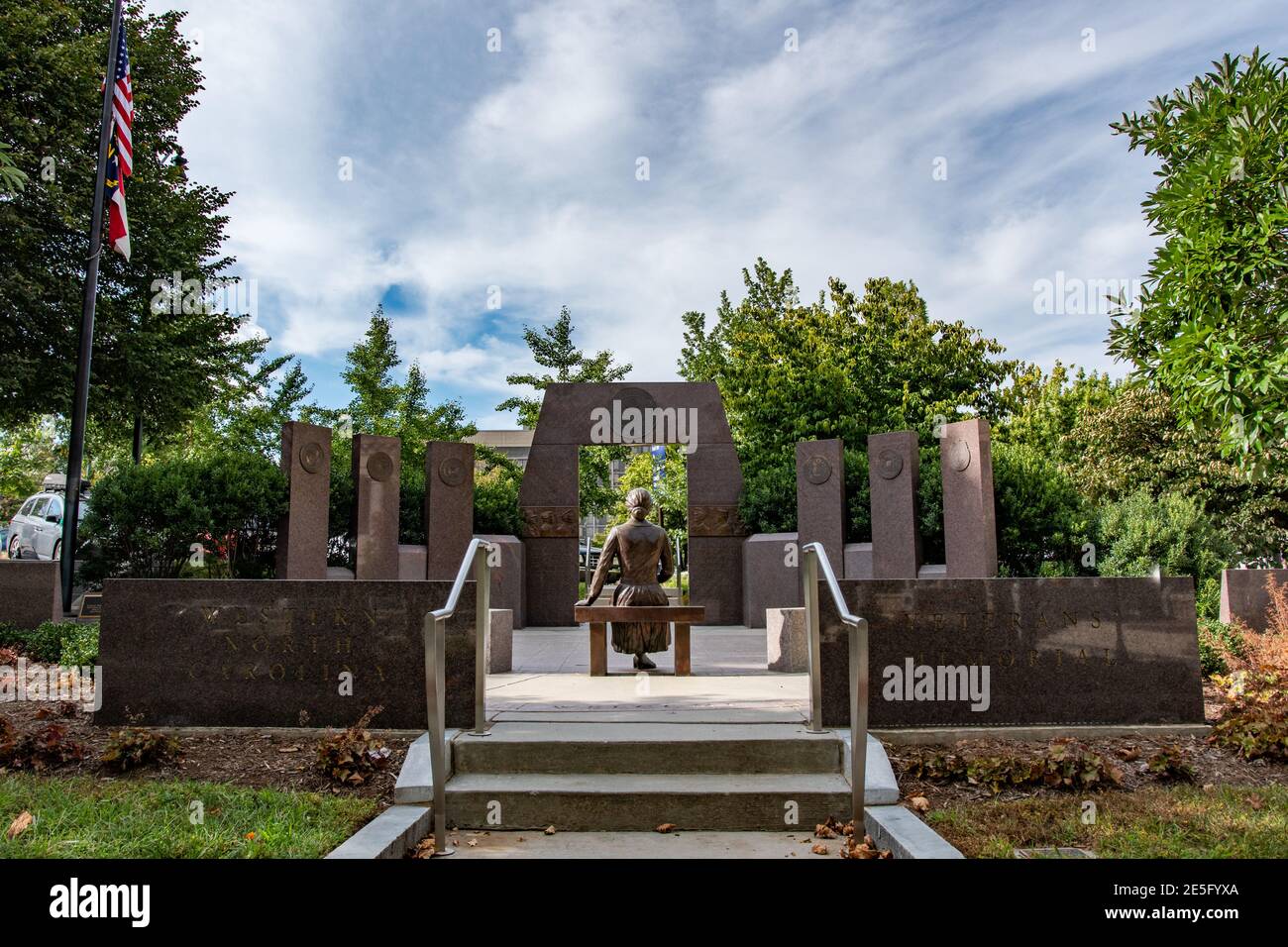 Asheville, Caroline du Nord/États-Unis-6 septembre 2018 : le Mémorial des vétérans de Caroline du Nord de l'Ouest se trouve dans le parc Pack Square, dans le centre-ville d'Asheville. Banque D'Images
