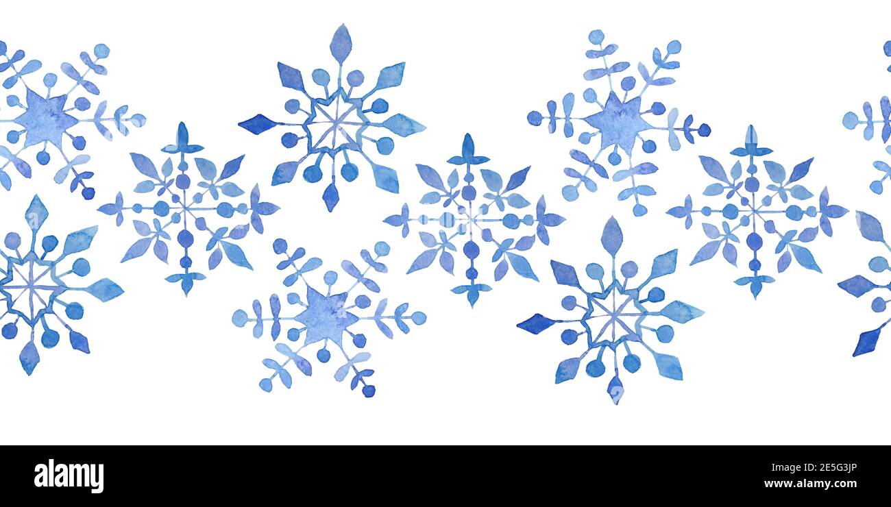 Aquarelle main sans couture frontière horizontale bleu élégant flocons de neige pour Noël nouveau design papier d'emballage textile. Bleu électrique neige gel pastel invitation célébration. Arrière-plan d'hiver Banque D'Images