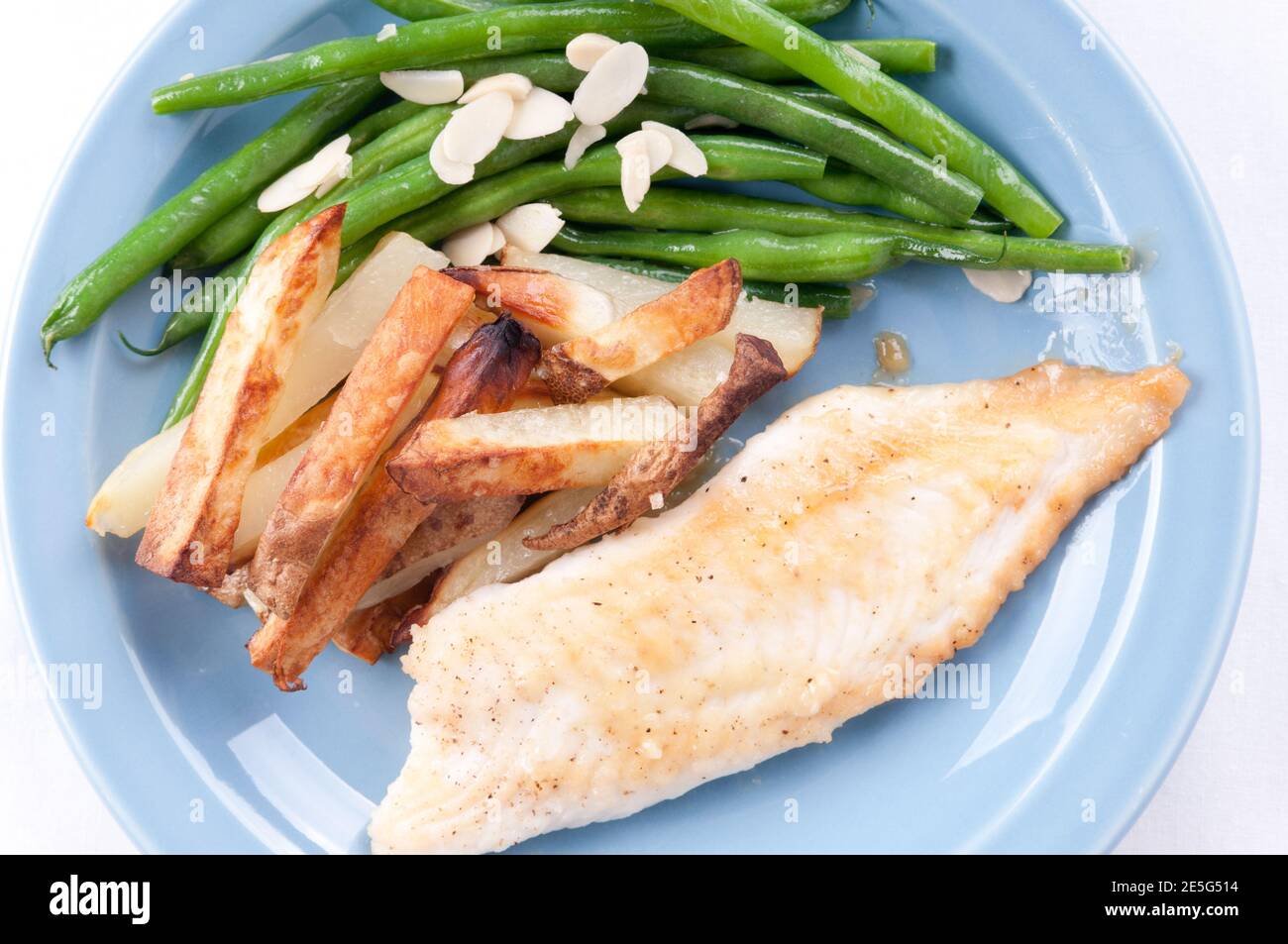 filet de poisson tilapia riche en protéines avec légumes Banque D'Images