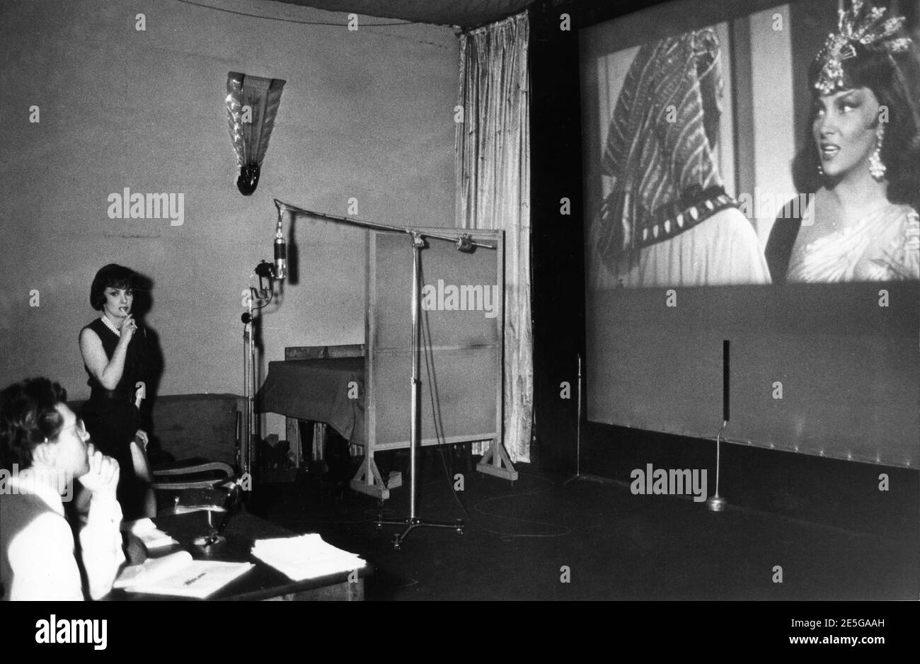 GINA LOLLOBRIGIDA dubbing ses lignes pour SOLOMON ET SHEBA 1959 directeur KING, EDWARD Small Productions / United Artists Banque D'Images