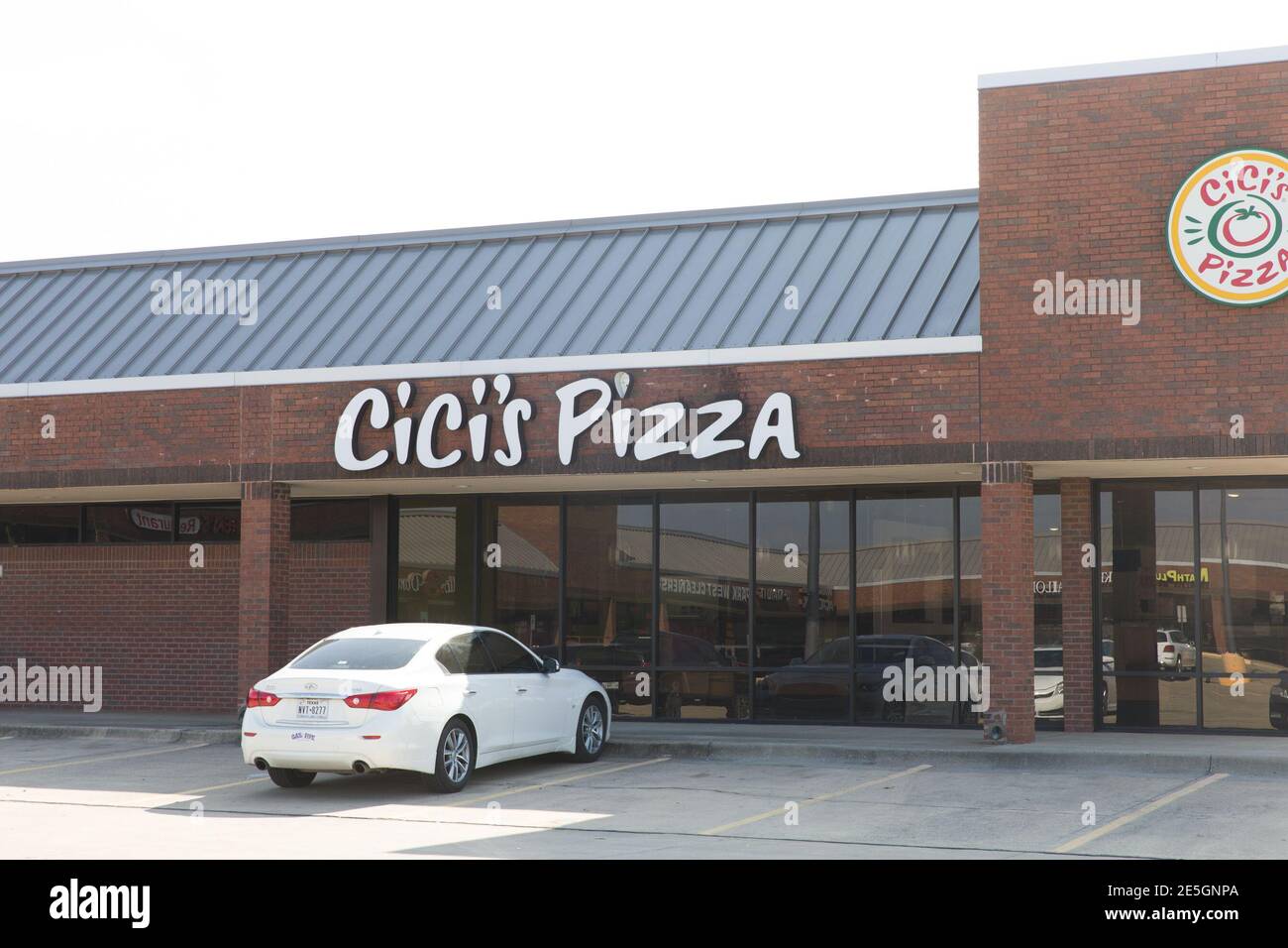 (210128) -- TEXAS, 28 janvier 2021 (Xinhua) -- UN restaurant Cici's Pizza est vu à Plano, Texas, États-Unis, le 27 janvier 2021. La chaîne de buffet américaine Cici's Pizza a déposé une demande de protection contre la faillite pour le chapitre 11 le 25 janvier en raison de l'impact de la pandémie COVID-19. (Photo de Dan Tian/Xinhua) Banque D'Images