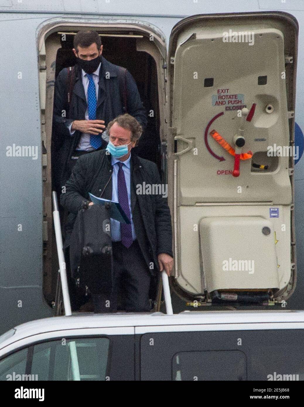 Glasgow, Écosse, Royaume-Uni. 28 janvier 2021. Photo : le député de RT Hon Alister Jack, secrétaire d'État pour l'Écosse. Le Premier ministre britannique Boris Johnson débarque de son avion à l'aéroport de Glasgow pour signaler le début de sa visite en Écosse. Sa visite a été parciée par la controverse en raison de l'interdiction de voyager que le Premier ministre écossais Nicola Sturgeon a mis en place pour se demander si la visite du PM est un voyage essentiel ou non. M. Johnson est en charge d'importants travaux pour maintenir les liens avec le syndicat. Crédit : Colin Fisher/Alay Live News Banque D'Images