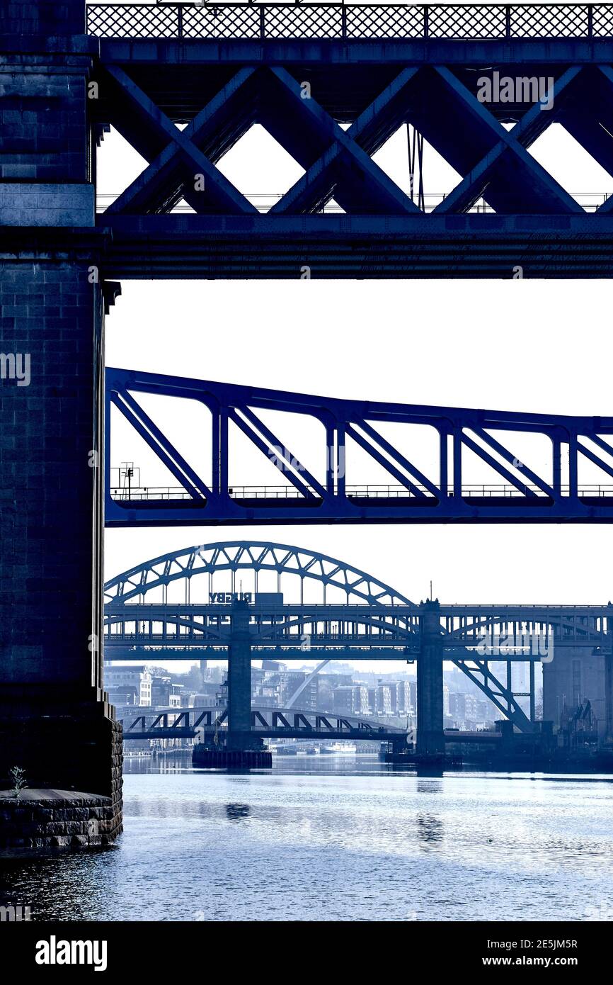 Le pont Metro Bridge sur la rivière Tyne à Newcastle upon Tyne, Tyneside, nord-est de l'Angleterre, Royaume-Uni Banque D'Images