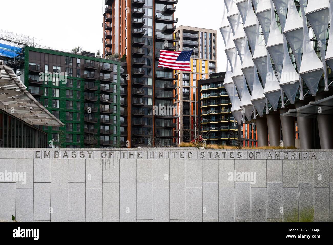 Le nouveau bâtiment de l'ambassade américaine à Vauxhall, Londres, le jour de l'inauguration du Président Biden le 20 janvier 2021 Banque D'Images Le nouveau bâtiment de l'ambassade américaine à Vauxhall, Londres, le jour de l'inauguration du Président Biden le 20 janvier 2021 Banque D'Images