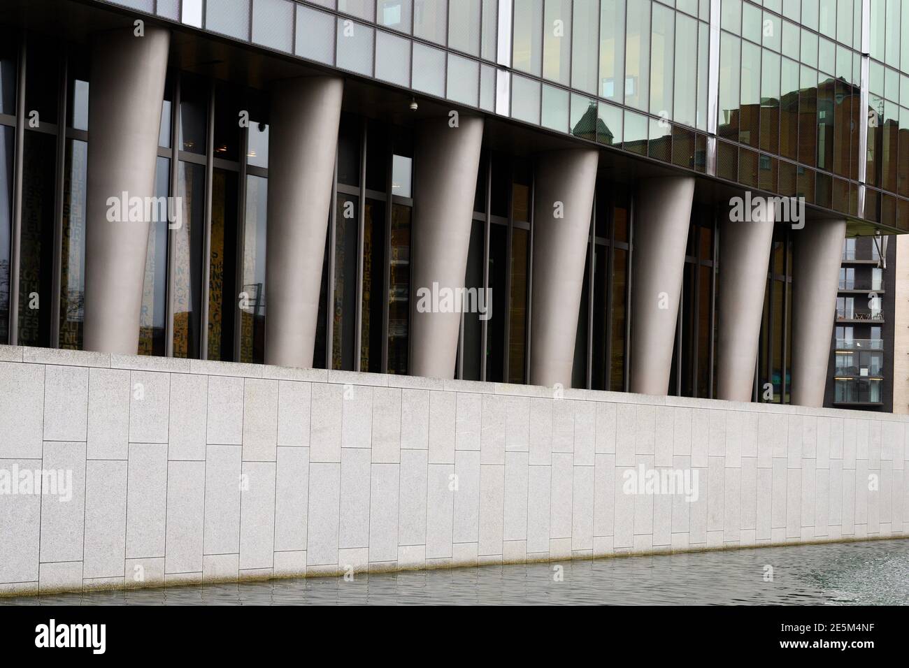 NOUVEAU bâtiment de l'ambassade DES ÉTATS-UNIS à Vauxhall, Londres Banque D'Images NOUVEAU bâtiment de l'ambassade DES ÉTATS-UNIS à Vauxhall, Londres Banque D'Images
