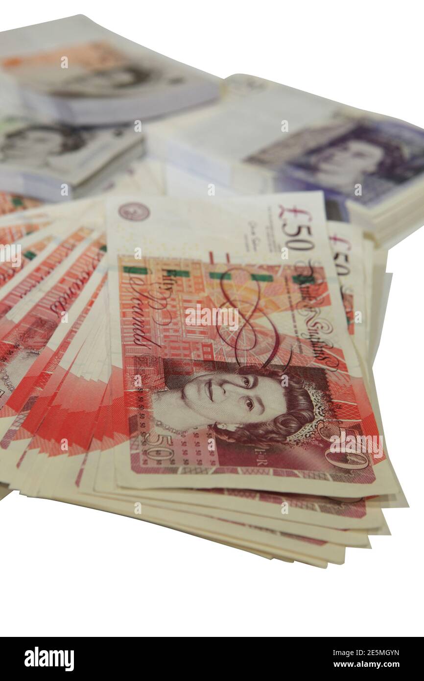 Ein grosses Bündel britischer Geldscheine. Die Banknoten der Bank of England in der Stückelung 50 Pfund, 20 Pfund, 5 Pfund tragen alle das Antlitz der Banque D'Images