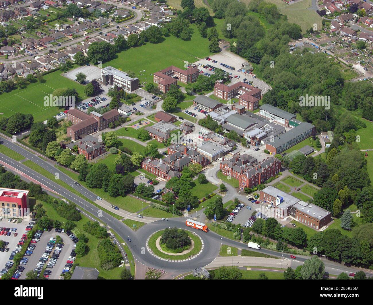 Vue aérienne du campus des sciences de la santé Apollo Buckingham à Crewe, Cheshire Banque D'Images