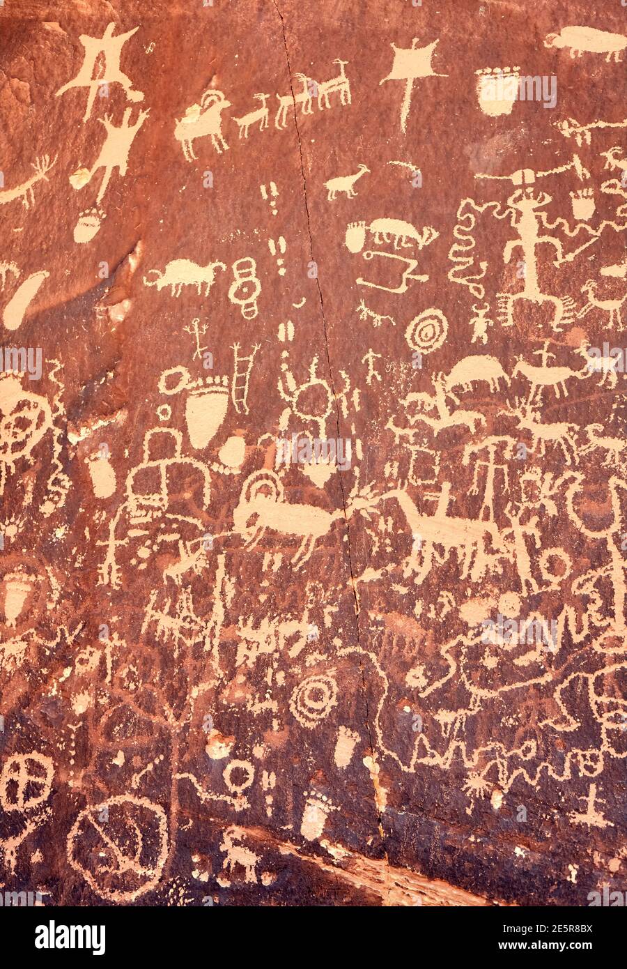 Pétroglyphes sur le journal Rock dans le parc national de Canyonlands, Utah, États-Unis Banque D'Images