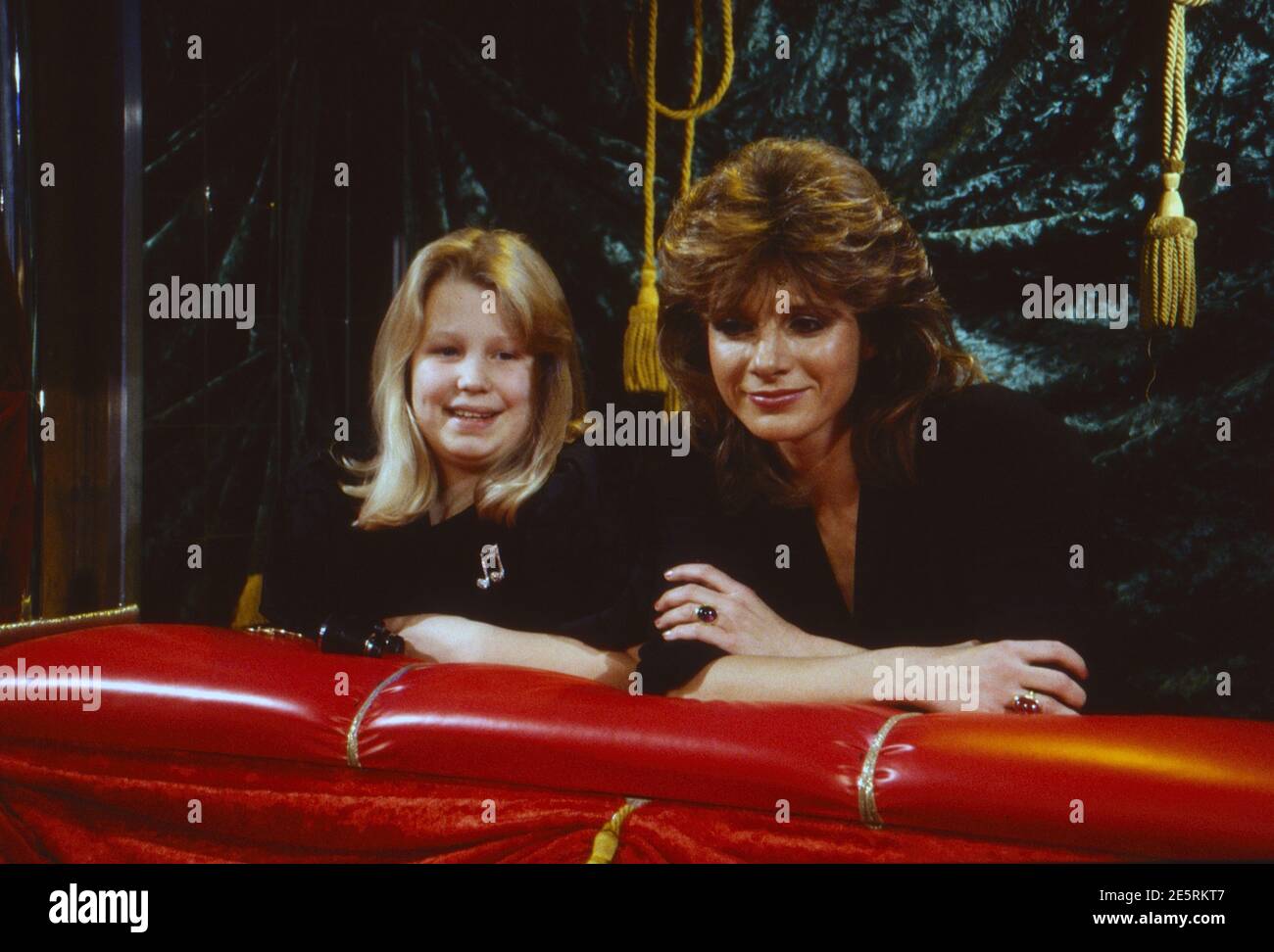 WWF Club, Unterhaltungsshow, Deutschland 1980 - 1990, Gaststar Stimwunder Sandra Schwarzhaupt und Mutter Gertrud Maria. Banque D'Images