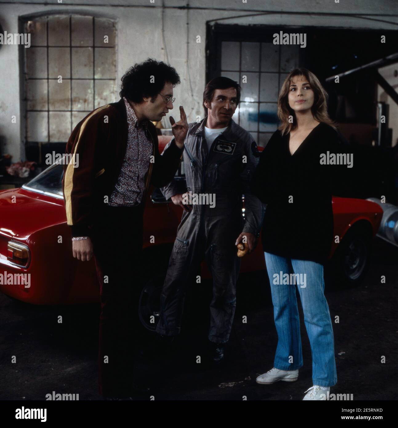 IRGENDWIE UND SOWIESO, BR TV-Serie, 1986, Folge 4: Eiskalt und knallhart, Szene mit Robert Giggenbach, Elmar Wepper, Olivia Pascal. IRGENWIE UND SOWIESO, série TV BR, 1986, épisode 4: Eiskalt und knallhart, scène avec Robert Giggenbach, Elmar Wepper, Olivia Pascal. Banque D'Images