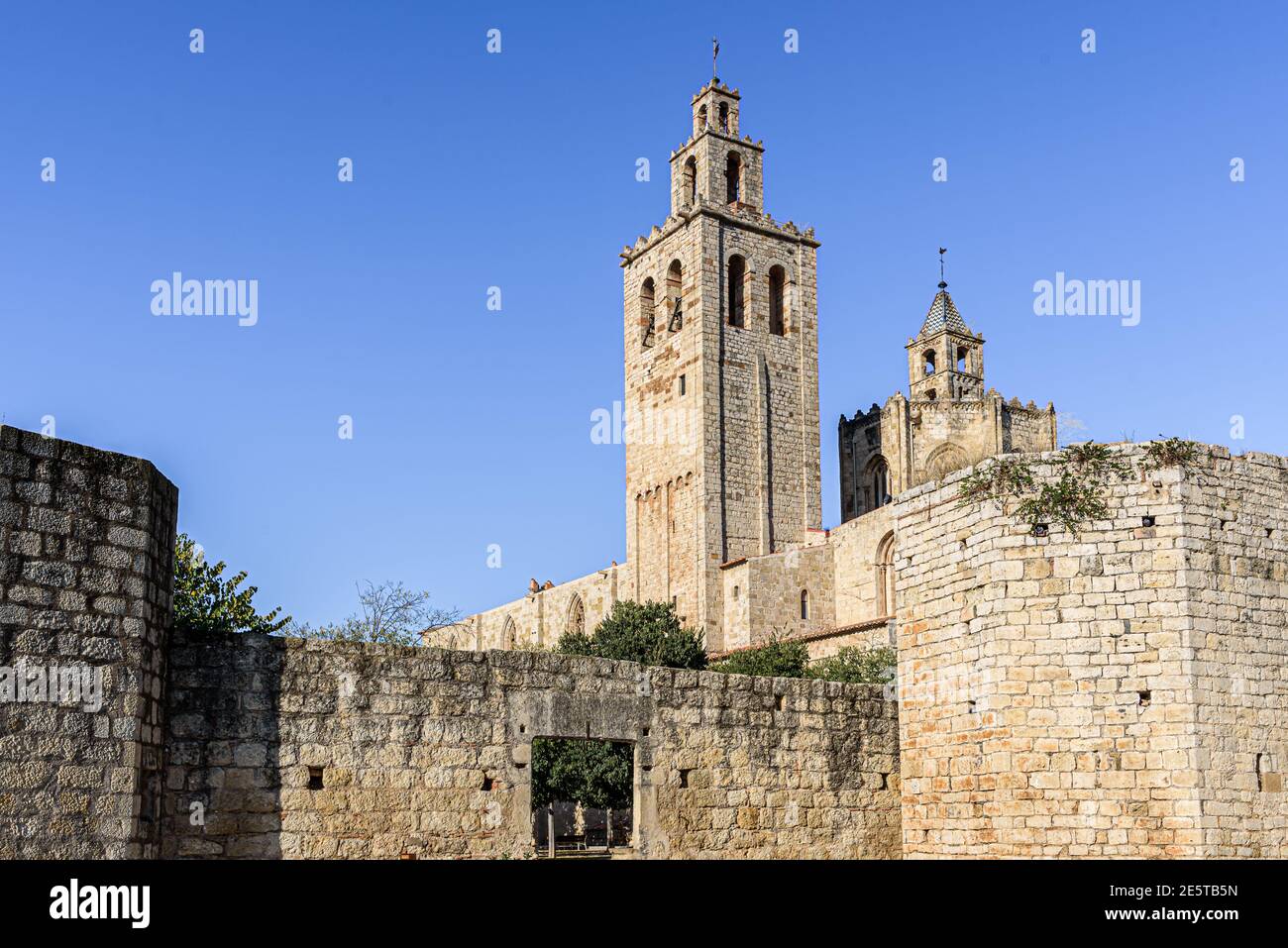Sant Cugat del Valles- Catalogne, ESPAGNE - 10/23/2020: Vue panoramique sur le monastère roman Banque D'Images