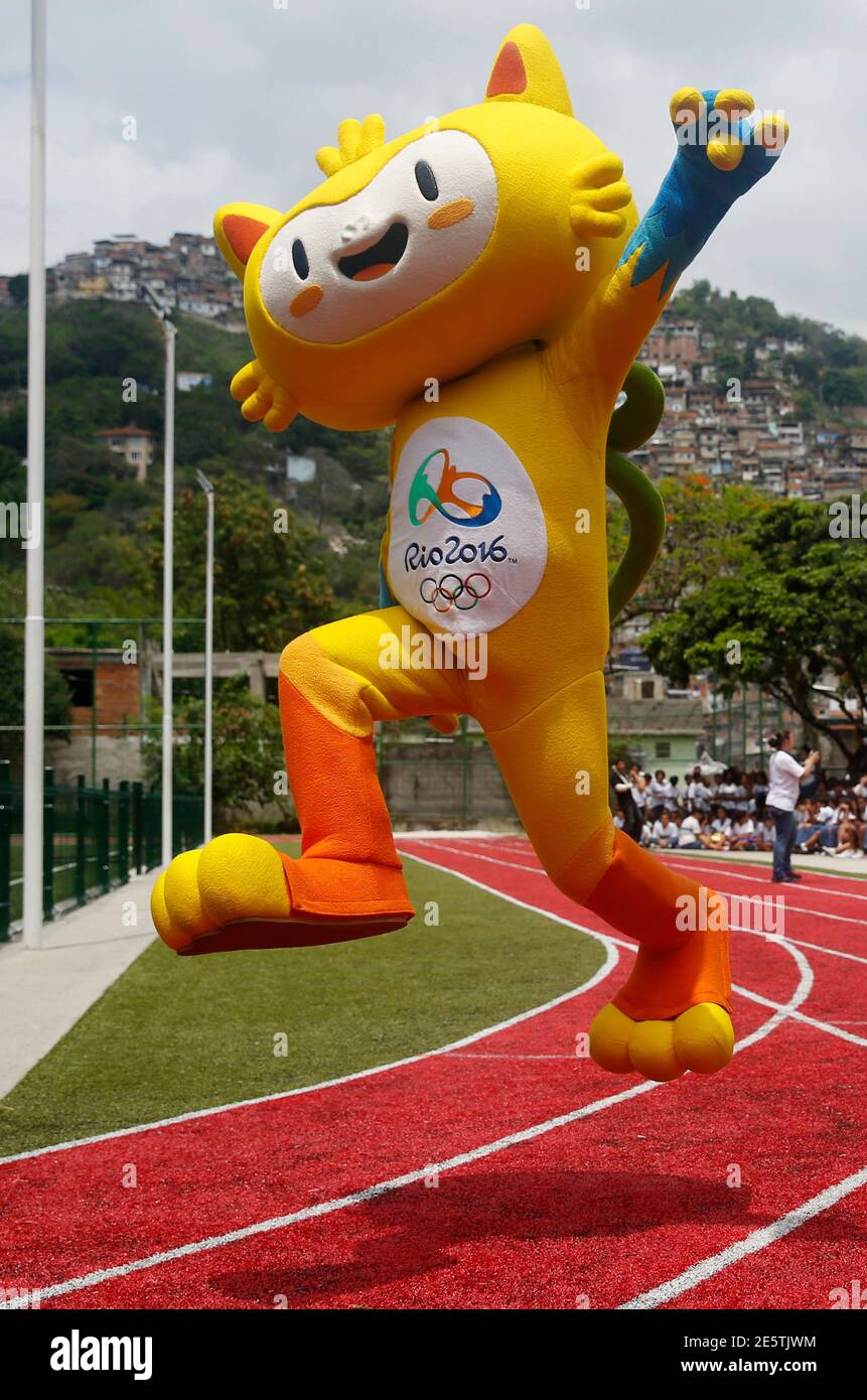 La Mascotte Des Jeux Olympiques De Rio 16 Est Photographiee Lors De Sa Presentation A Rio De Janeiro Le 24 Novembre 14 Jaune Vif Et Semblable A Un Chat Avec Un Frere