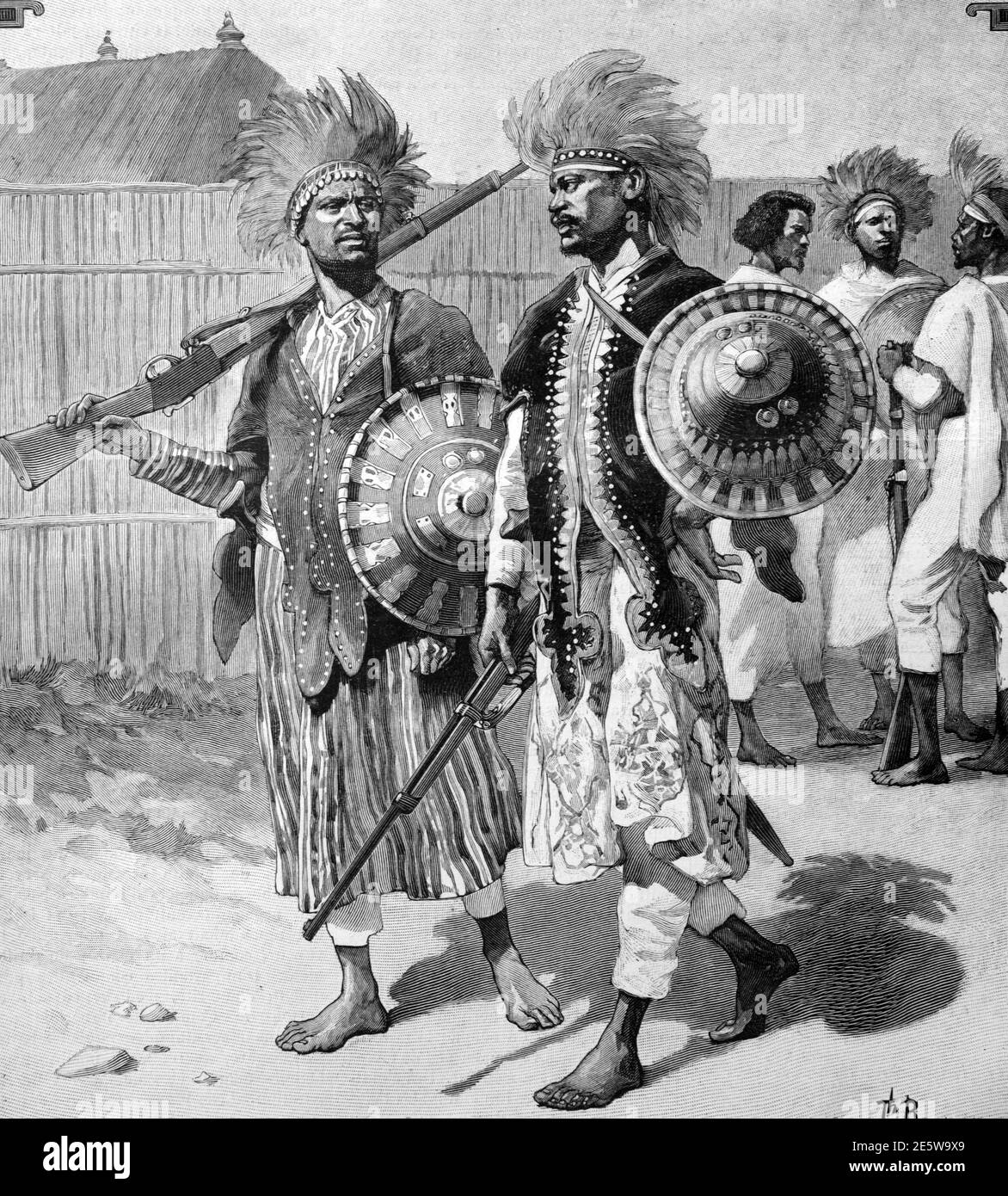 Menelik Guards, soldats Abyssiniens ou éthiopiens en uniforme militaire traditionnel portant des boucliers et des fusils Éthiopie 1903 Vintage Illustration ou gravure Banque D'Images