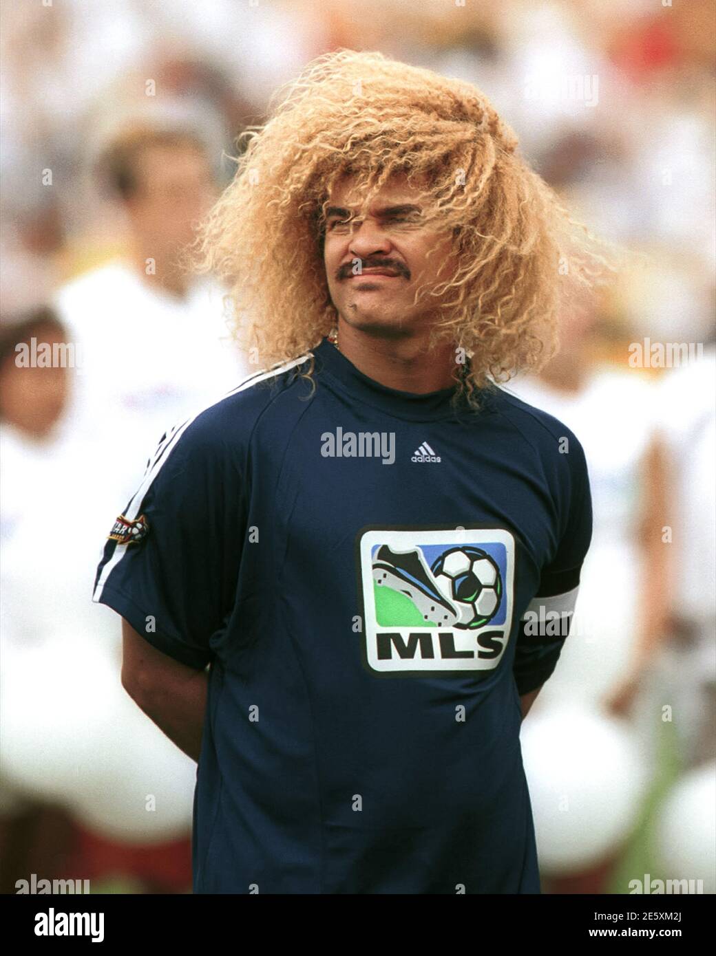 Carlos Valderrama, star colombienne du football, au début du match des MLS All-star en 2001. Banque D'Images