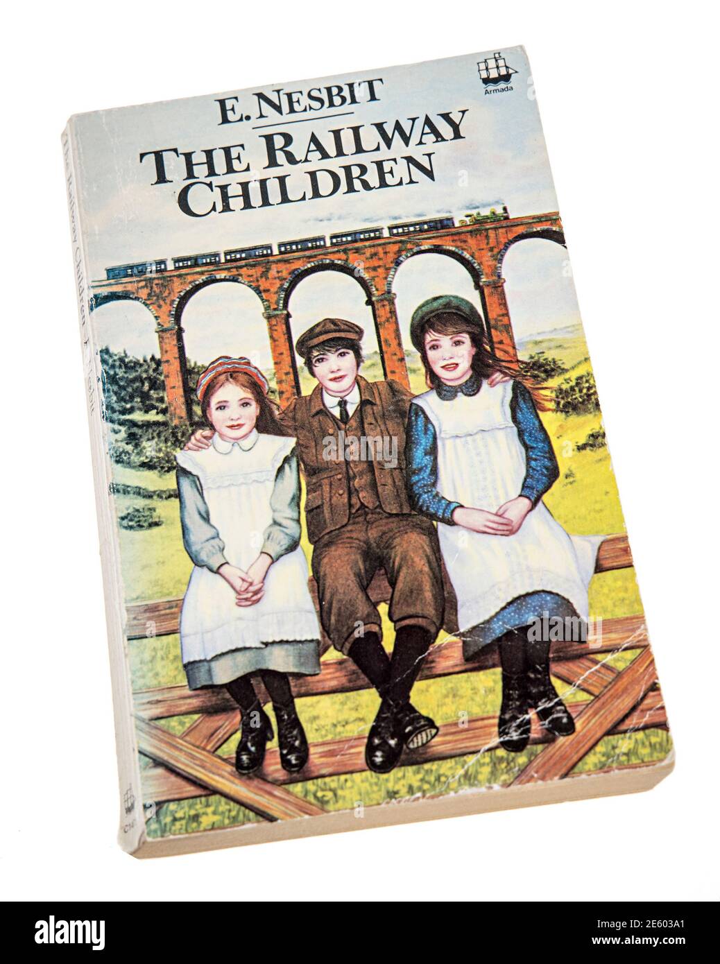 Livre de poche pour les enfants des chemins de fer publié par E. Nesbit par Armada en 1981, publié pour la première fois en 1906 Banque D'Images