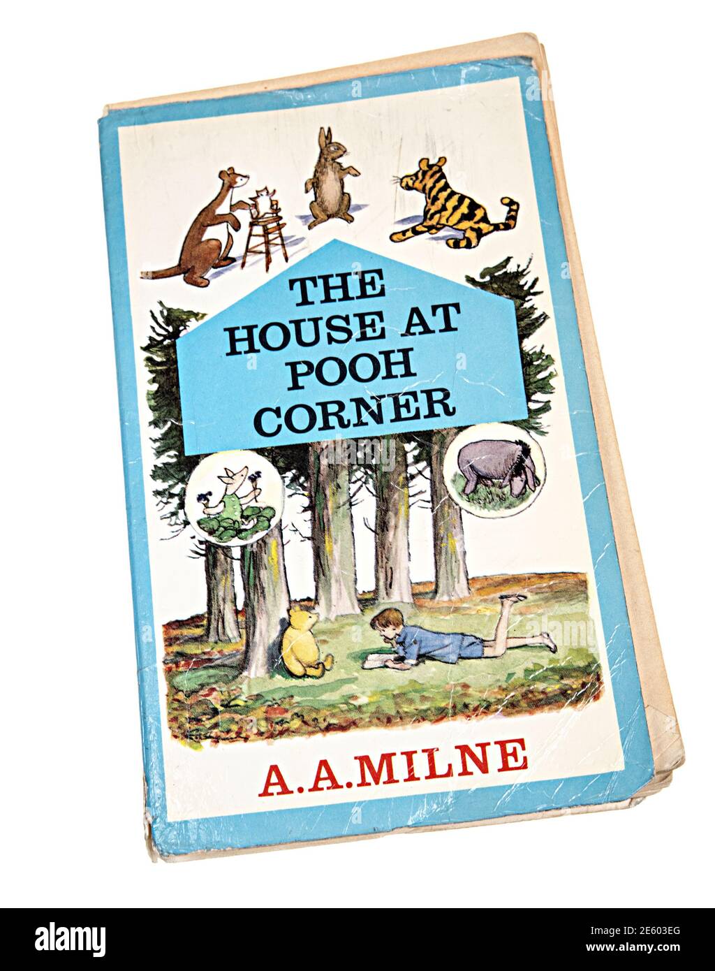 Livre de poche The House at Pooh Corner par A.A. Milne a publié pour la première fois en 1928 cette édition 1965 Banque D'Images